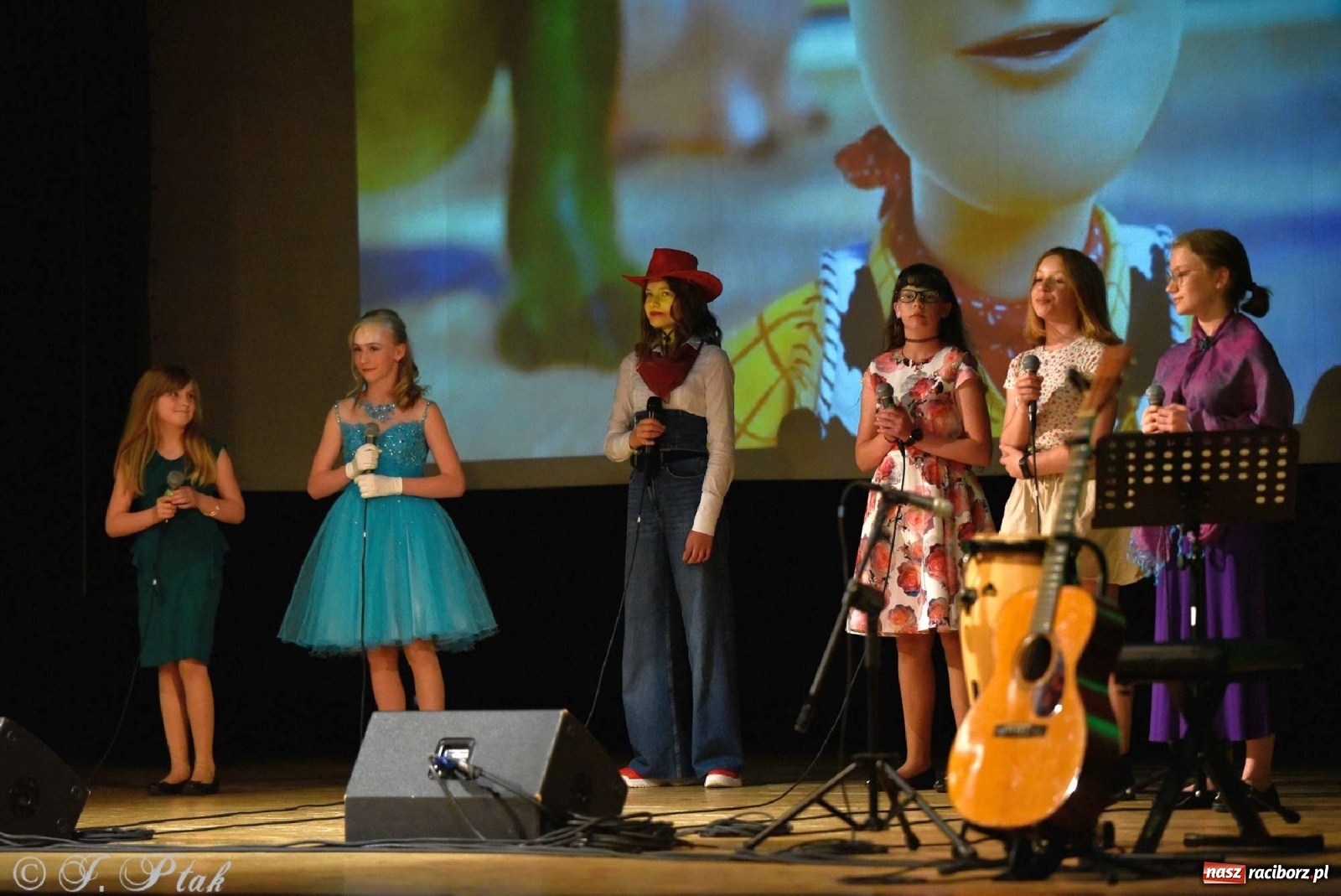 Zdjęcie w galerii na portalu naszraciborz.pl: Bajkowa muzyczna podróż z Perspektywą wiadomości z regionu
