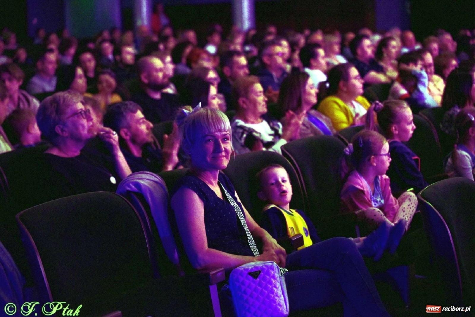 Zdjęcie w galerii na portalu naszraciborz.pl: Bajkowa muzyczna podróż z Perspektywą wiadomości z regionu