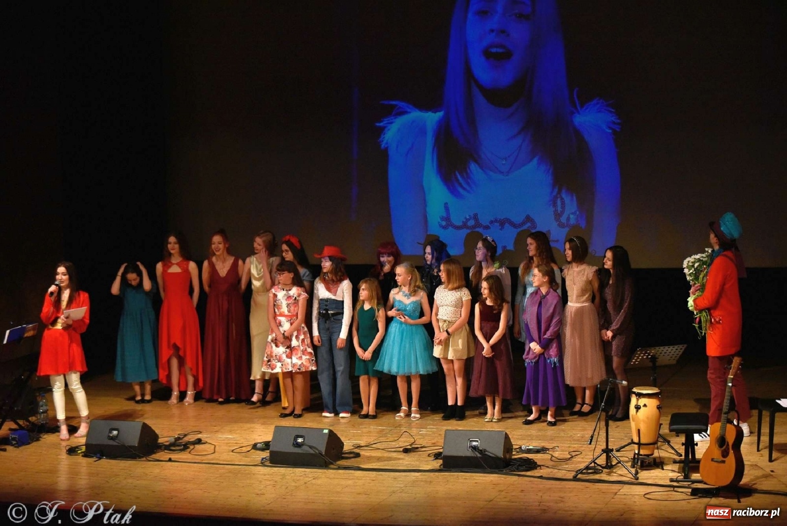 Zdjęcie w galerii na portalu naszraciborz.pl: Bajkowa muzyczna podróż z Perspektywą wiadomości z regionu