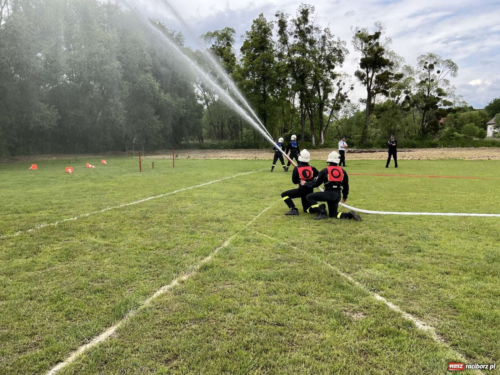 Zdjęcie w galerii na portalu naszraciborz.pl: Modzurów i Rudnik triumfują w gminnych zawodach sportowo-pożarniczych [FOTO i WIDEO] wiadomości z regionu