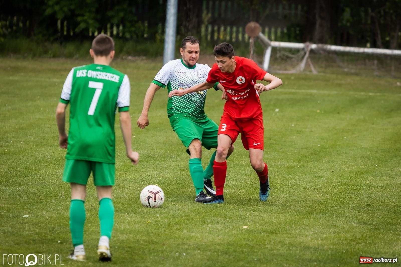 Zdjęcie w galerii na portalu naszraciborz.pl: Ogrom goli w Owsiszczach. Gospodarze pokonani [FOTO] wiadomości z regionu