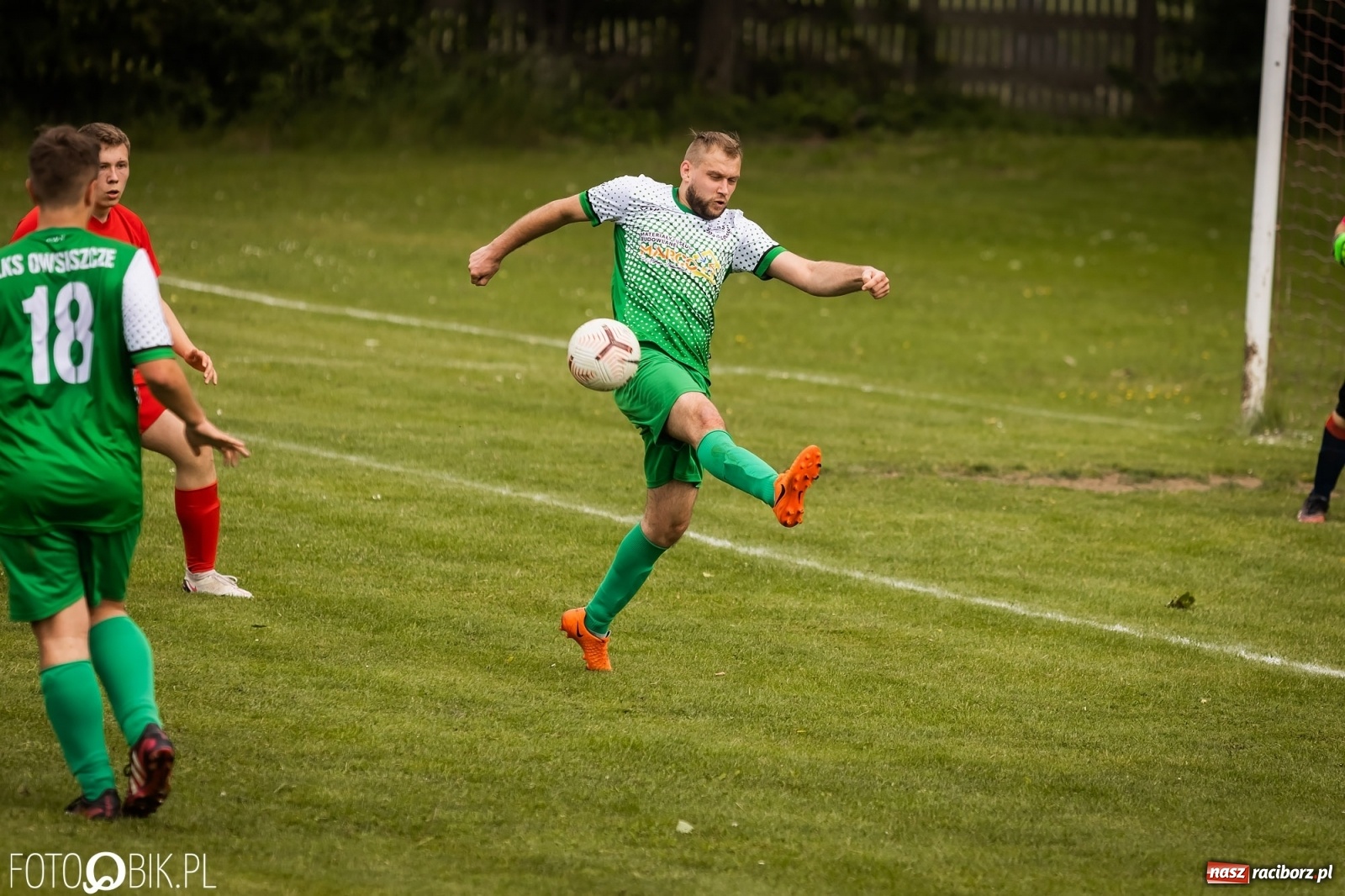 Zdjęcie w galerii na portalu naszraciborz.pl: Ogrom goli w Owsiszczach. Gospodarze pokonani [FOTO] wiadomości z regionu