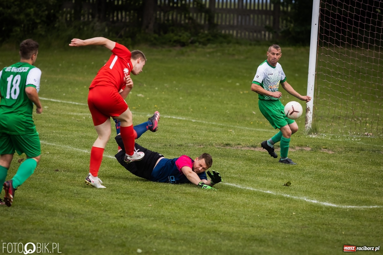 Zdjęcie w galerii na portalu naszraciborz.pl: Ogrom goli w Owsiszczach. Gospodarze pokonani [FOTO] wiadomości z regionu