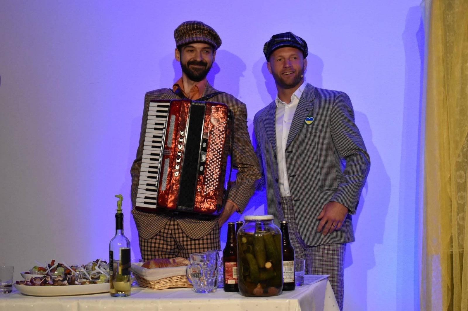 Zdjęcie w galerii na portalu naszraciborz.pl: Wolność dla Ukrainy, Lwowska domówka i spotkanie z prof. Stanisławem Sławomirem Nicieją na zamku wiadomości z regionu