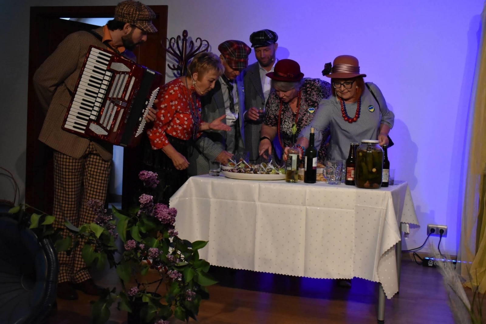 Zdjęcie w galerii na portalu naszraciborz.pl: Wolność dla Ukrainy, Lwowska domówka i spotkanie z prof. Stanisławem Sławomirem Nicieją na zamku wiadomości z regionu