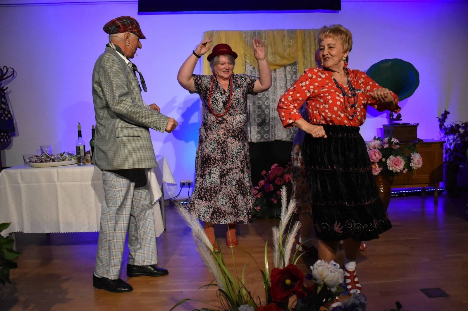 Zdjęcie w galerii na portalu naszraciborz.pl: Wolność dla Ukrainy, Lwowska domówka i spotkanie z prof. Stanisławem Sławomirem Nicieją na zamku wiadomości z regionu