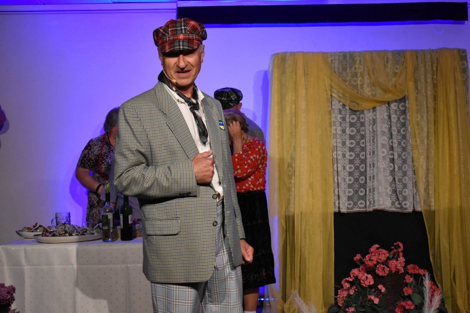 Zdjęcie w galerii na portalu naszraciborz.pl: Wolność dla Ukrainy, Lwowska domówka i spotkanie z prof. Stanisławem Sławomirem Nicieją na zamku wiadomości z regionu