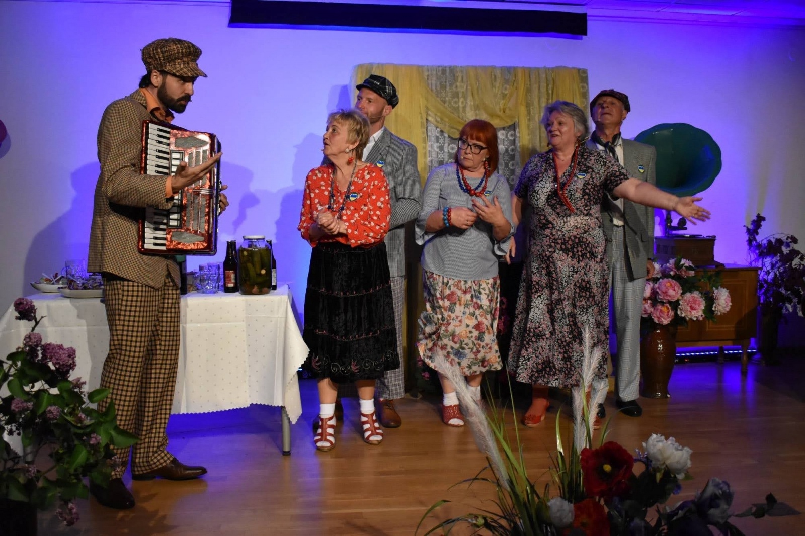 Zdjęcie w galerii na portalu naszraciborz.pl: Wolność dla Ukrainy, Lwowska domówka i spotkanie z prof. Stanisławem Sławomirem Nicieją na zamku wiadomości z regionu