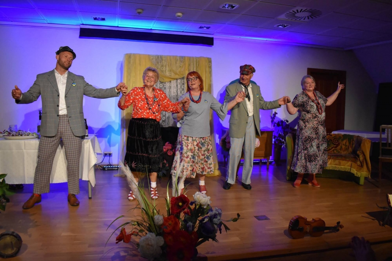 Zdjęcie w galerii na portalu naszraciborz.pl: Wolność dla Ukrainy, Lwowska domówka i spotkanie z prof. Stanisławem Sławomirem Nicieją na zamku wiadomości z regionu