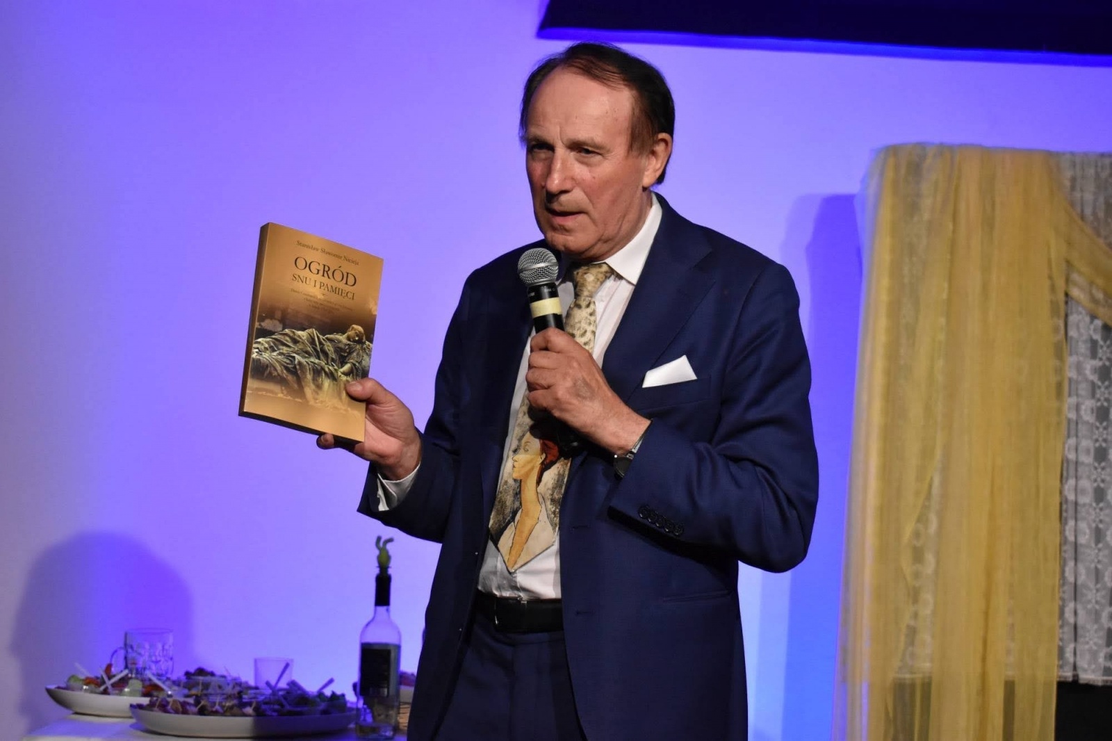 Zdjęcie w galerii na portalu naszraciborz.pl: Wolność dla Ukrainy, Lwowska domówka i spotkanie z prof. Stanisławem Sławomirem Nicieją na zamku wiadomości z regionu