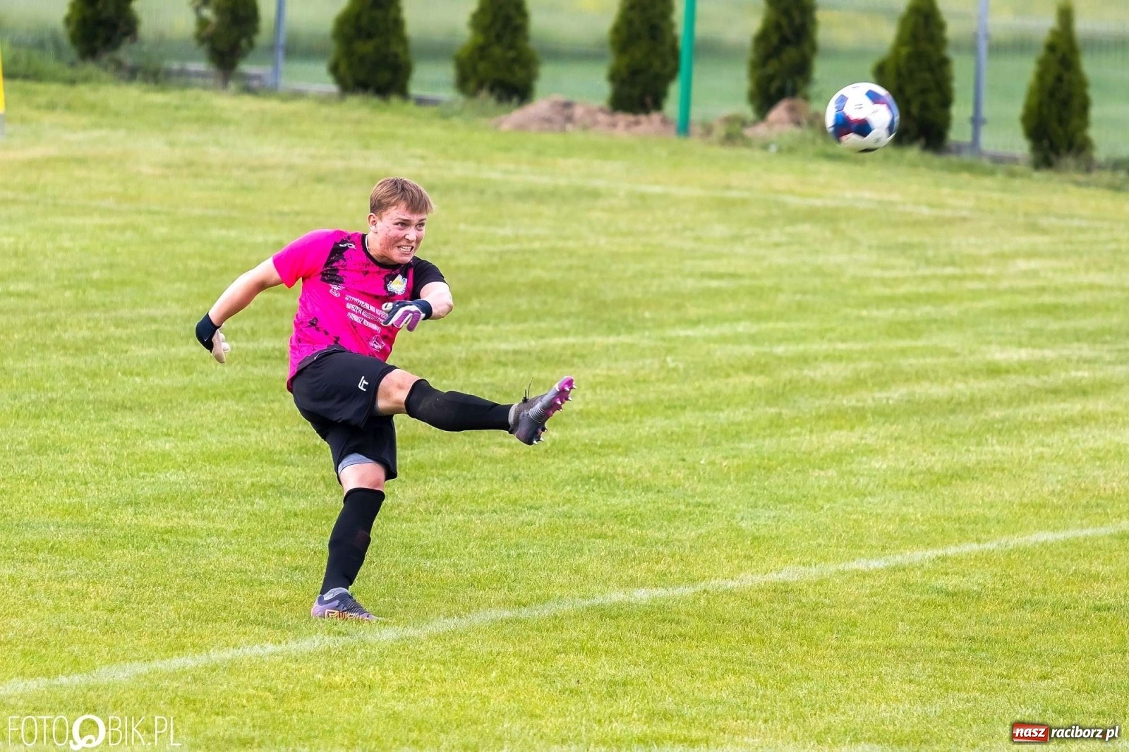 Zdjęcie w galerii na portalu naszraciborz.pl: Bolesław kontra Brzezie. Dwie równe połowy zakończone podziałem punktów [FOTO] wiadomości z regionu
