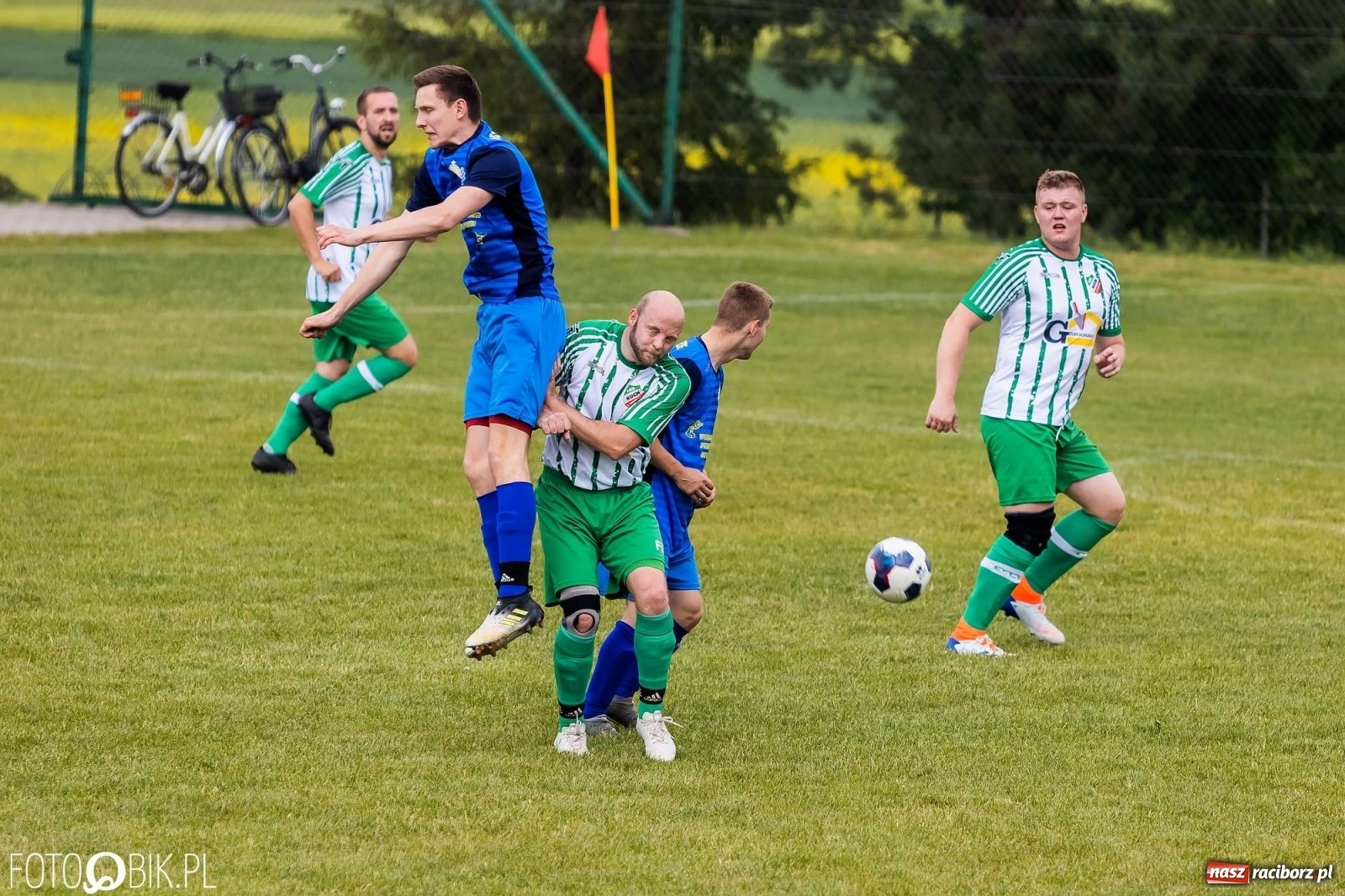 Zdjęcie w galerii na portalu naszraciborz.pl: Bolesław kontra Brzezie. Dwie równe połowy zakończone podziałem punktów [FOTO] wiadomości z regionu