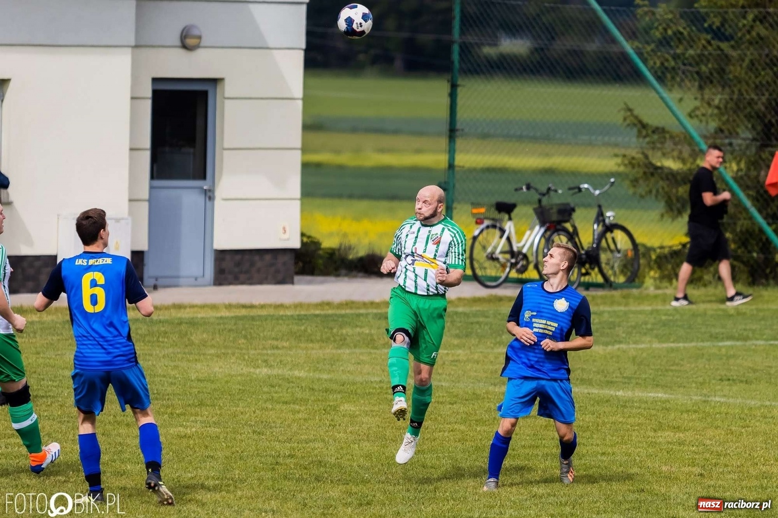 Zdjęcie w galerii na portalu naszraciborz.pl: Bolesław kontra Brzezie. Dwie równe połowy zakończone podziałem punktów [FOTO] wiadomości z regionu