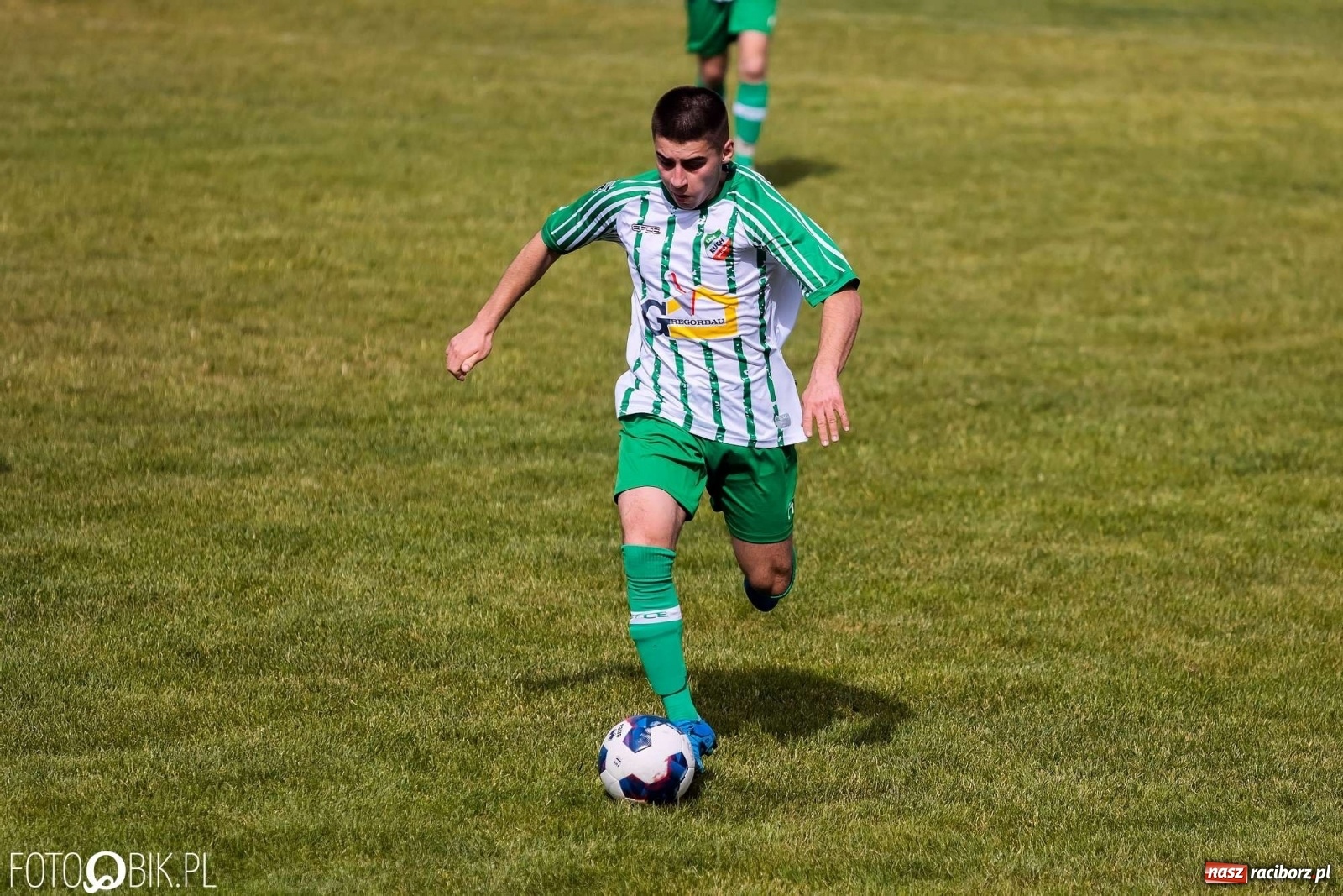 Zdjęcie w galerii na portalu naszraciborz.pl: Bolesław kontra Brzezie. Dwie równe połowy zakończone podziałem punktów [FOTO] wiadomości z regionu