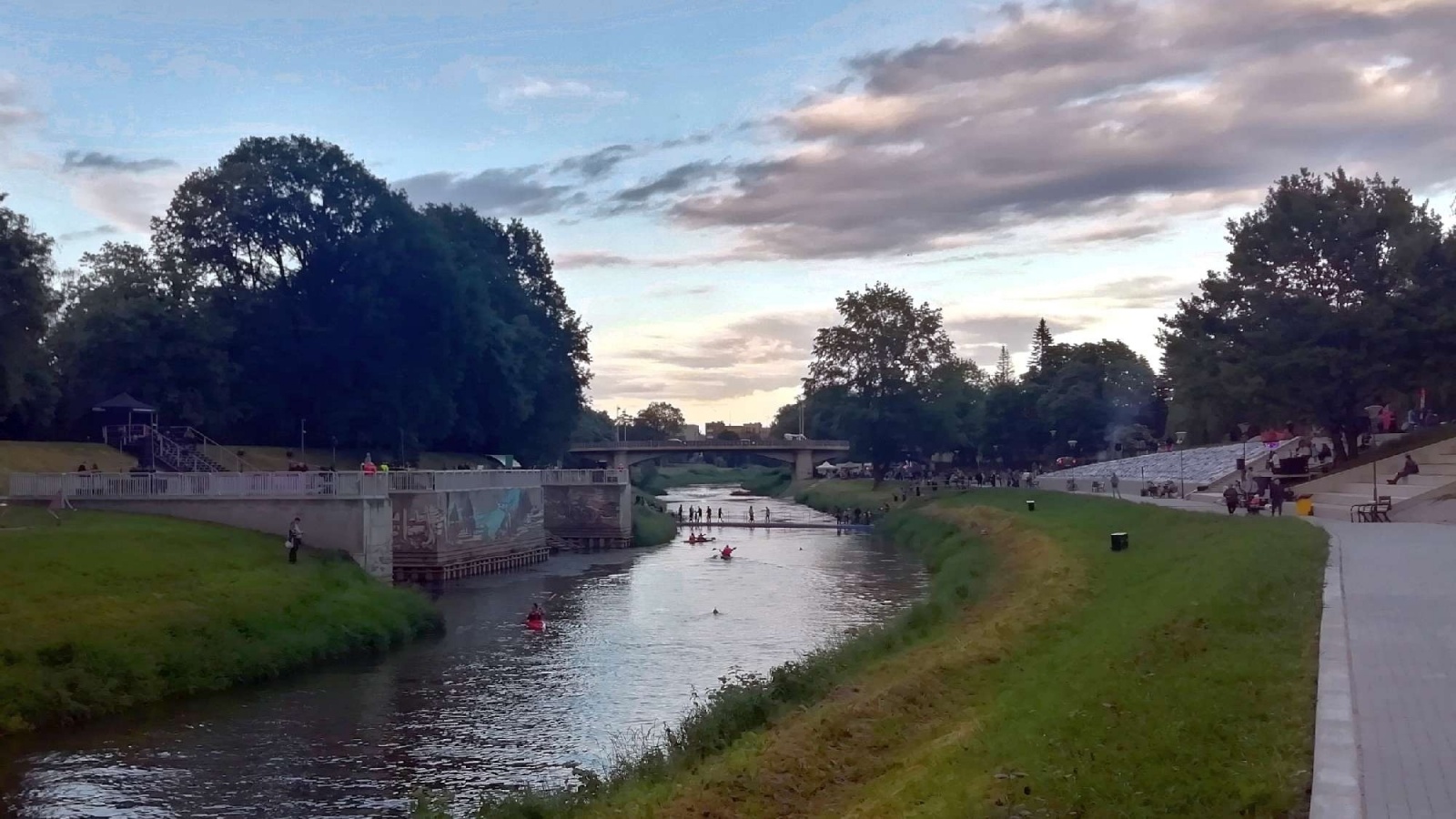 Zdjęcie w galerii na portalu naszraciborz.pl: Z redakcyjnej poczty. Strażacy pokazali, że mały most jest potrzebny wiadomości z regionu