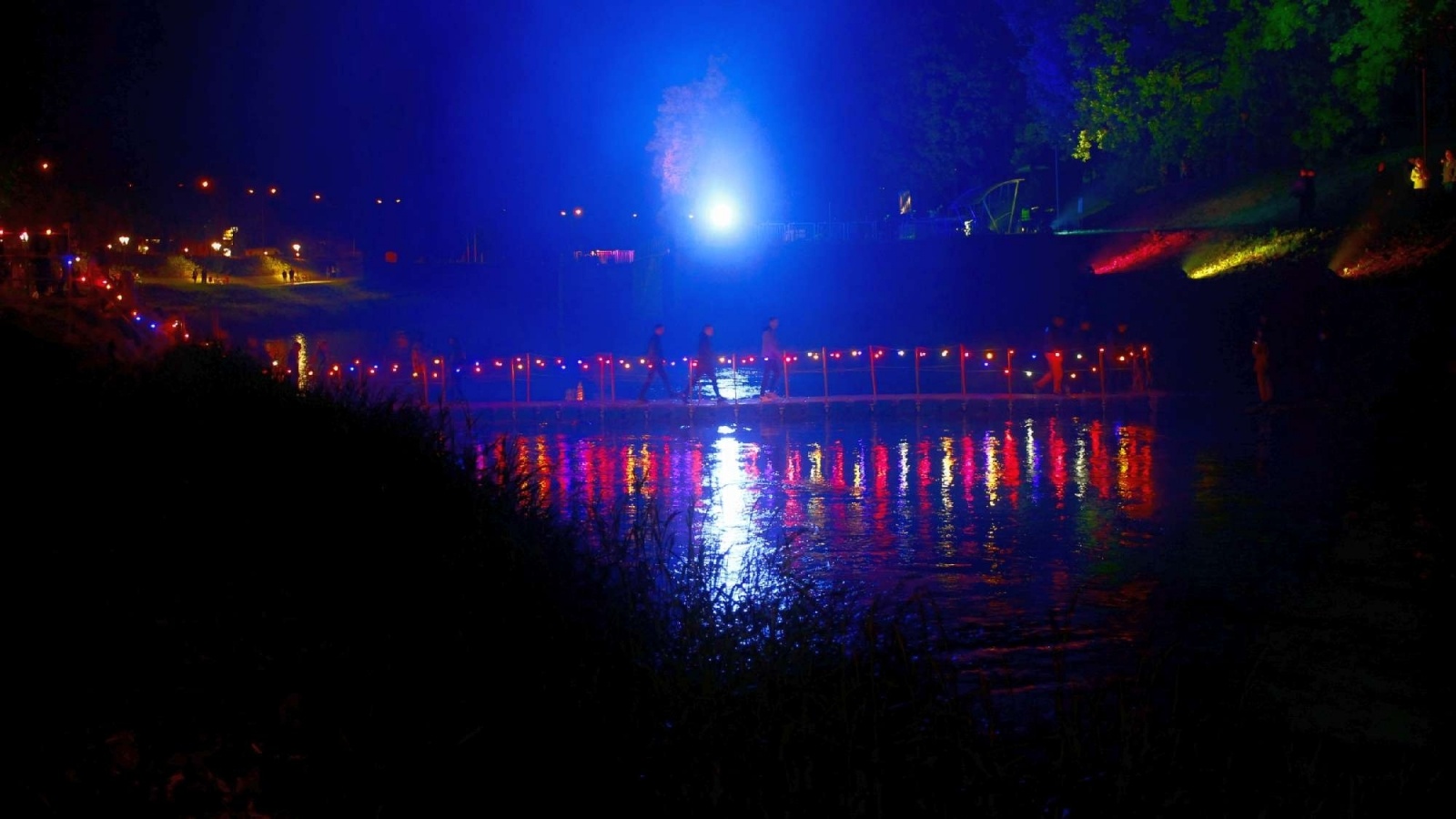 Zdjęcie w galerii na portalu naszraciborz.pl: Z redakcyjnej poczty. Strażacy pokazali, że mały most jest potrzebny wiadomości z regionu