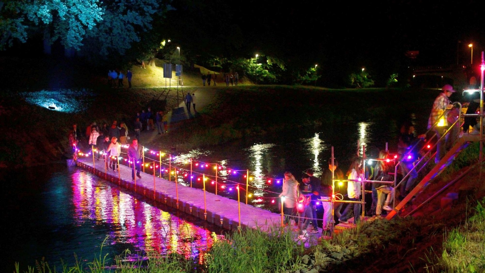 Zdjęcie w galerii na portalu naszraciborz.pl: Z redakcyjnej poczty. Strażacy pokazali, że mały most jest potrzebny wiadomości z regionu