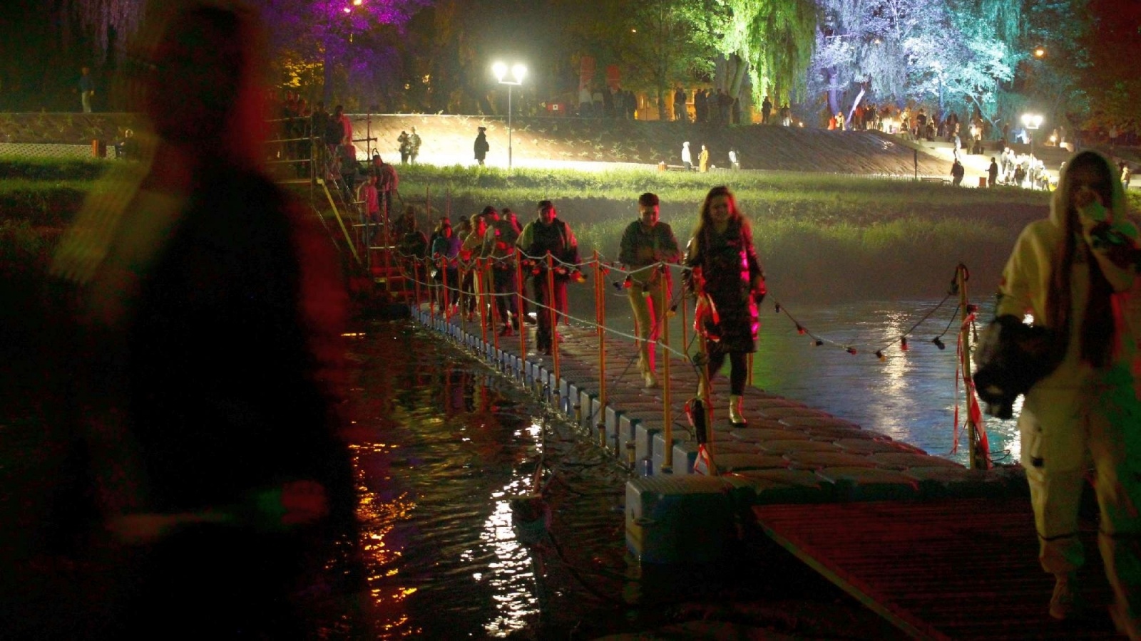 Zdjęcie w galerii na portalu naszraciborz.pl: Z redakcyjnej poczty. Strażacy pokazali, że mały most jest potrzebny wiadomości z regionu