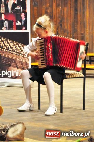 Zdjęcie w galerii na portalu naszraciborz.pl: Idą śladem Marcina Wyrostka wiadomości z regionu