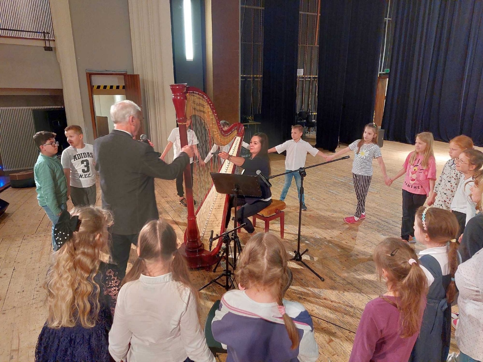 Zdjęcie w galerii na portalu naszraciborz.pl: Przedostatni koncert umuzykalniający: HARFA wiadomości z regionu