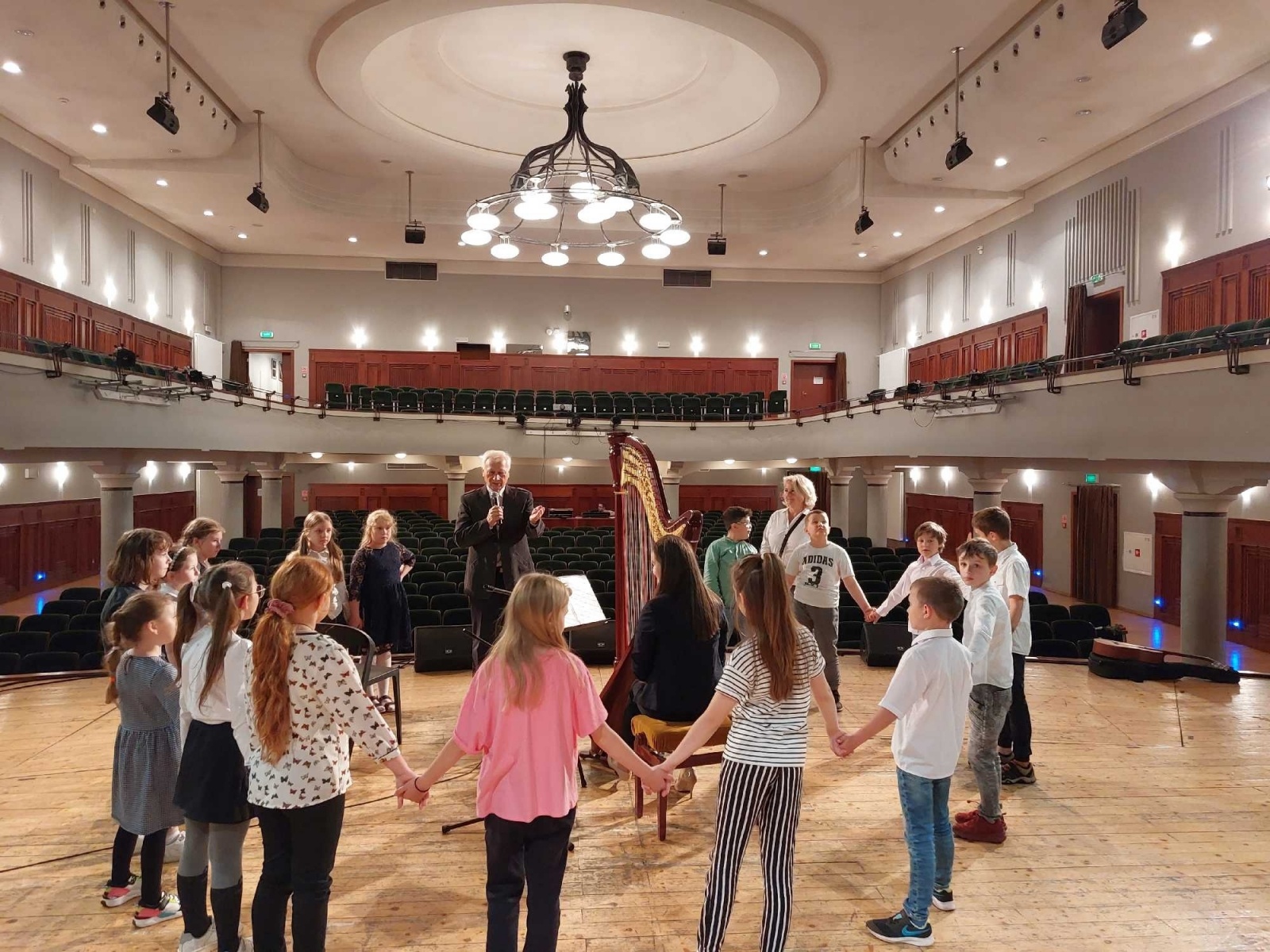 Zdjęcie w galerii na portalu naszraciborz.pl: Przedostatni koncert umuzykalniający: HARFA wiadomości z regionu