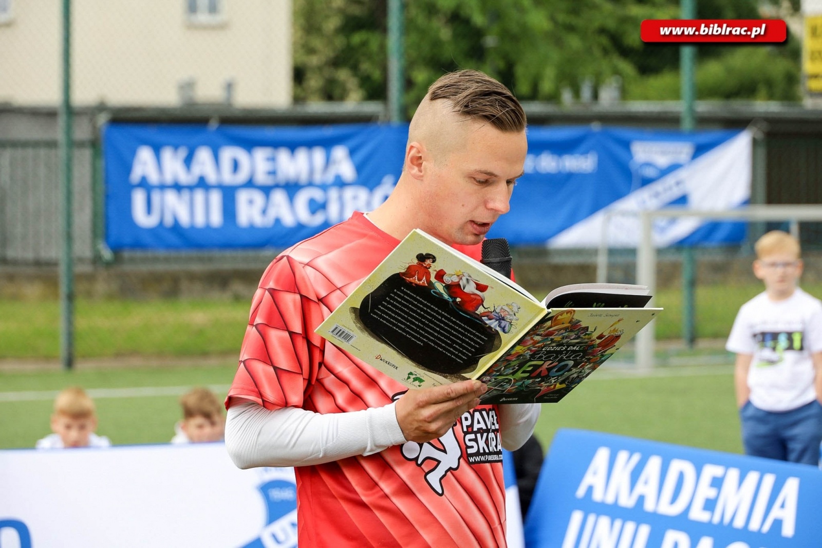 Zdjęcie w galerii na portalu naszraciborz.pl: Biblioteczny Dzień Dziecka z książką, piłką, historią i przyrodą wiadomości z regionu