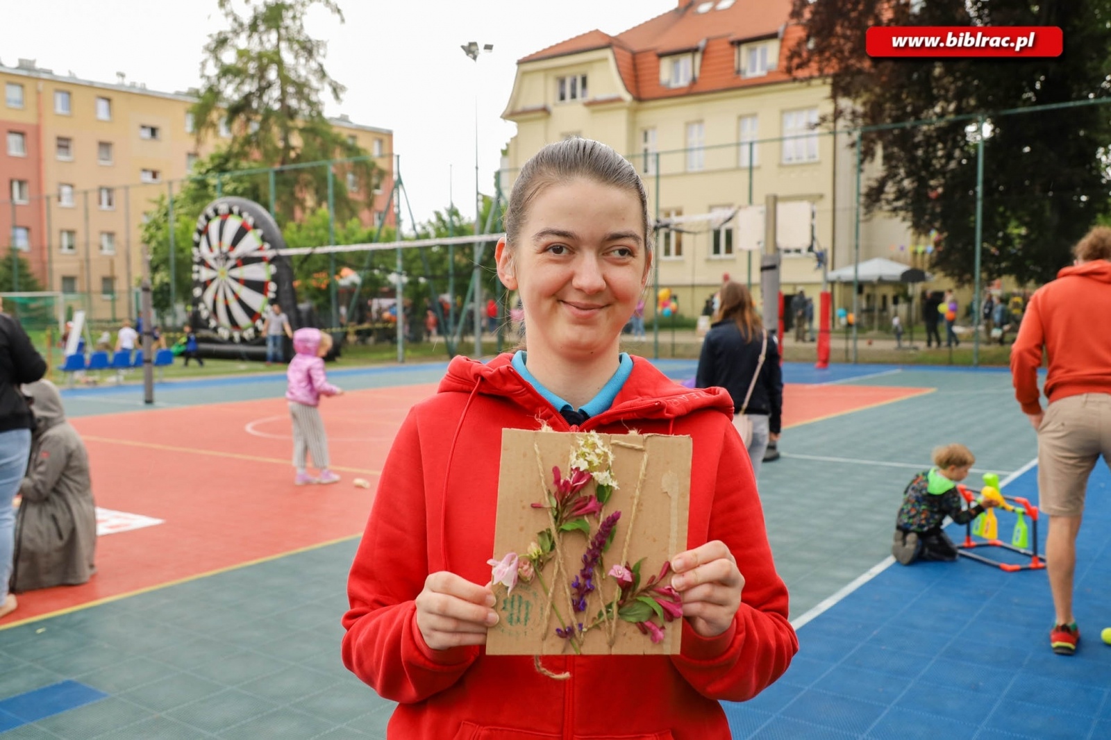 Zdjęcie w galerii na portalu naszraciborz.pl: Biblioteczny Dzień Dziecka z książką, piłką, historią i przyrodą wiadomości z regionu