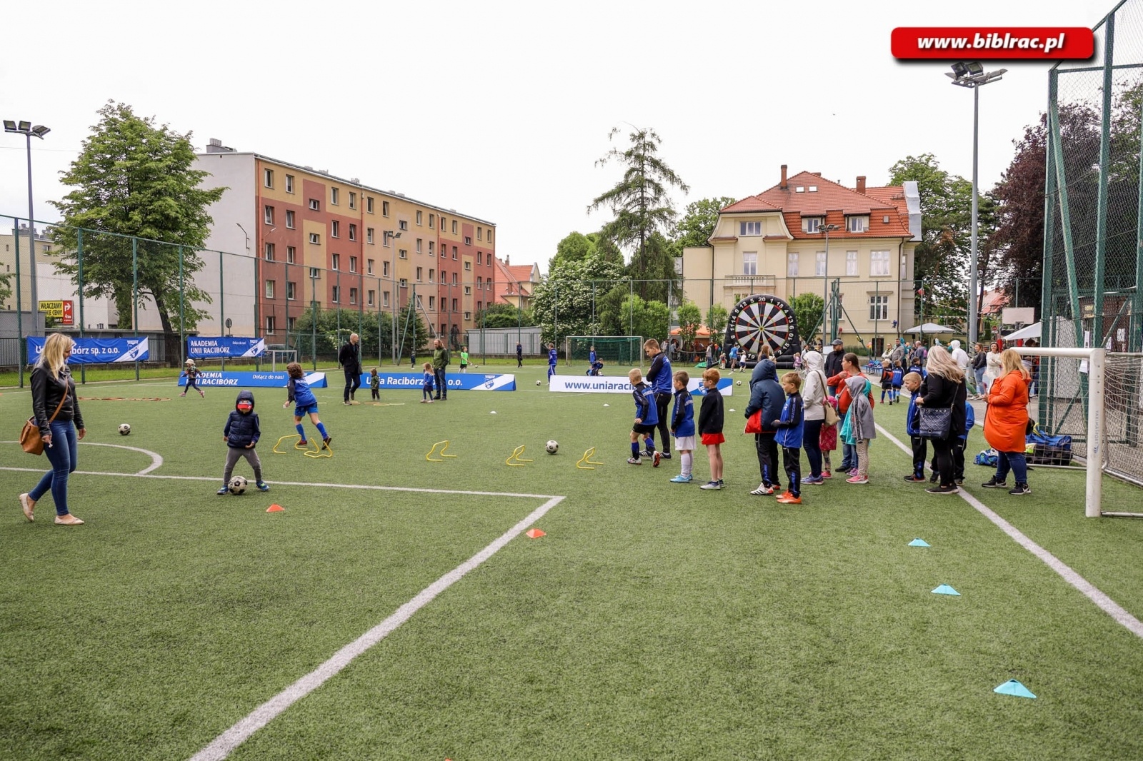Zdjęcie w galerii na portalu naszraciborz.pl: Biblioteczny Dzień Dziecka z książką, piłką, historią i przyrodą wiadomości z regionu