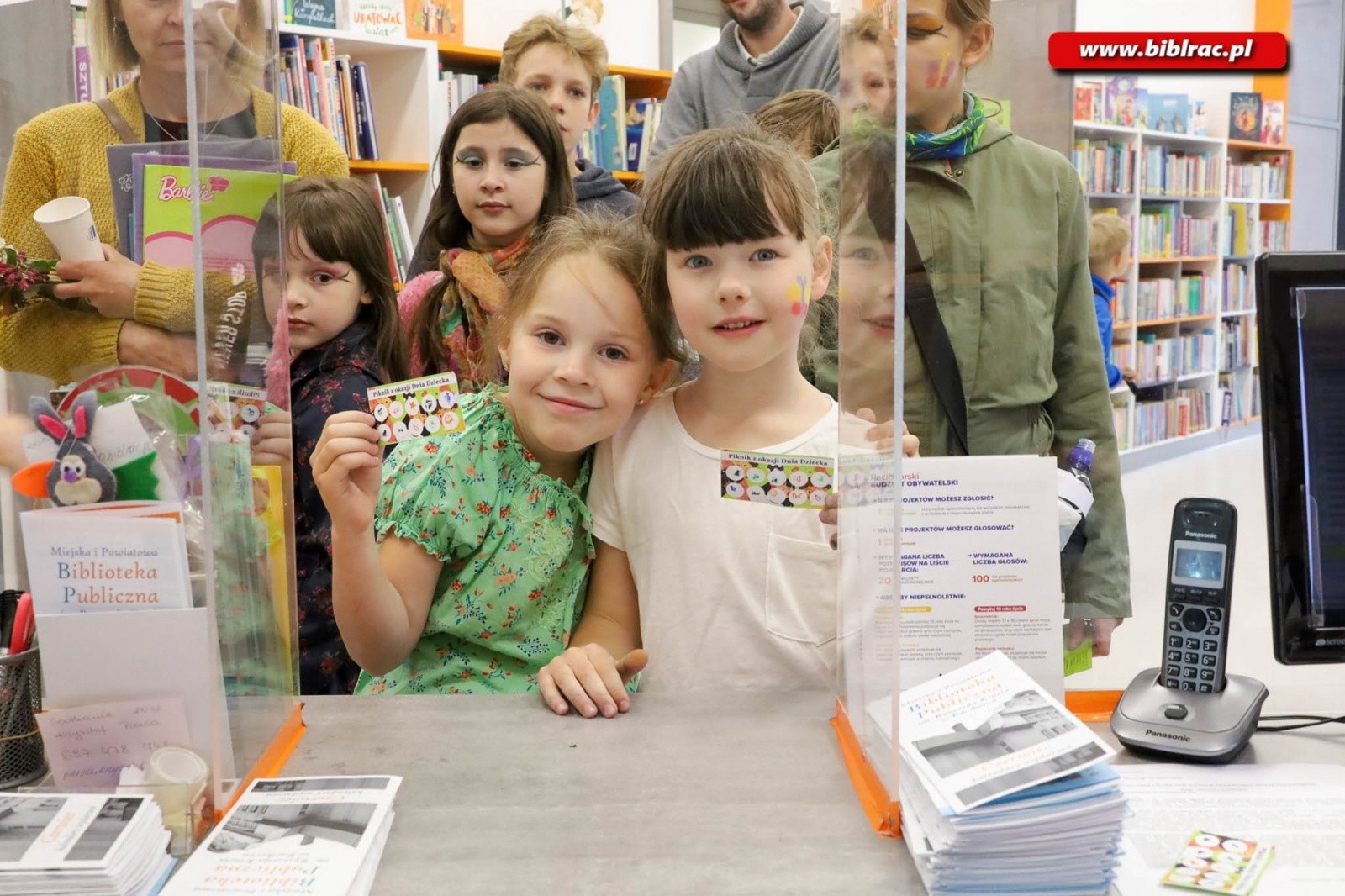 Zdjęcie w galerii na portalu naszraciborz.pl: Biblioteczny Dzień Dziecka z książką, piłką, historią i przyrodą wiadomości z regionu