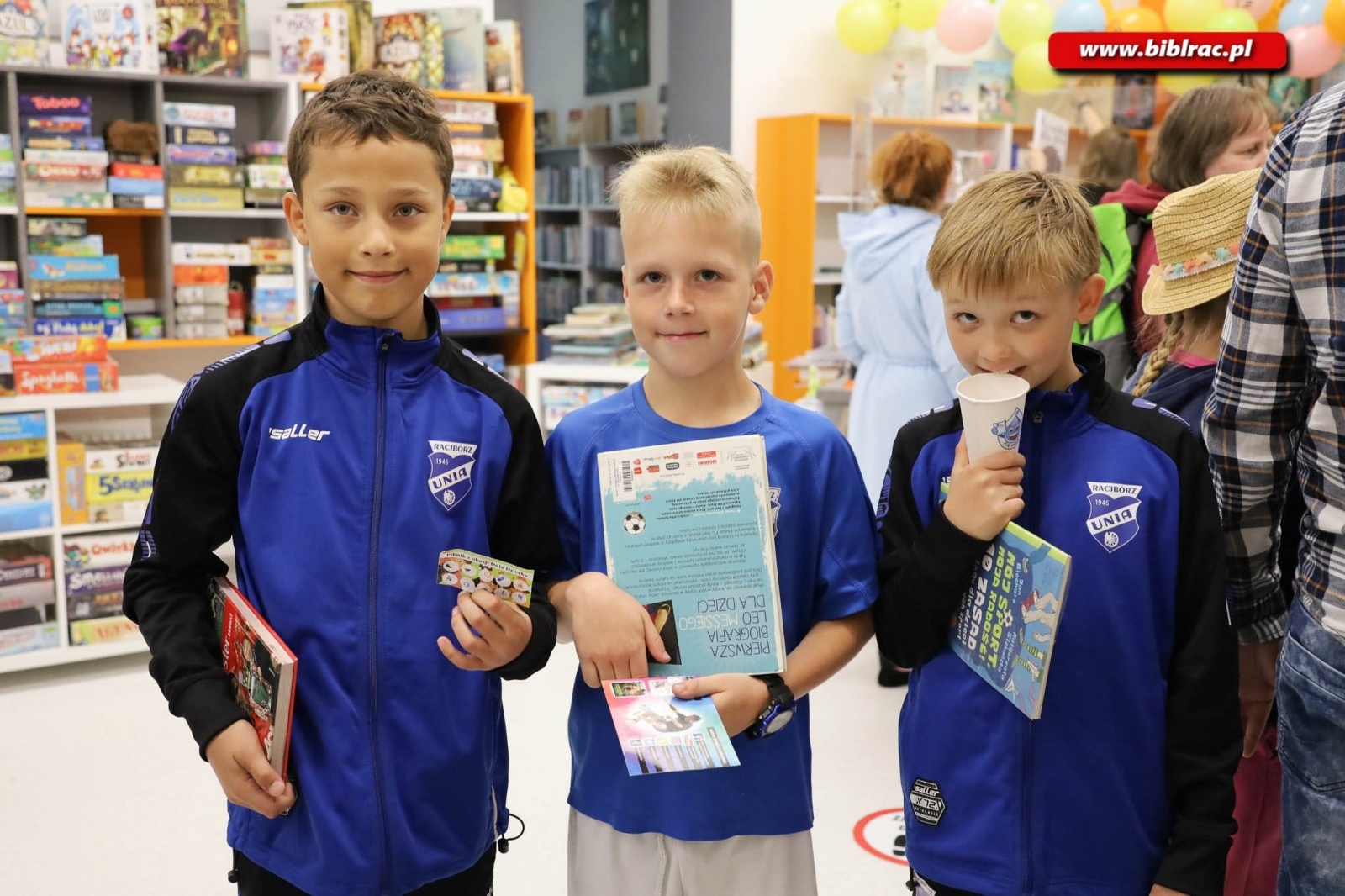 Zdjęcie w galerii na portalu naszraciborz.pl: Biblioteczny Dzień Dziecka z książką, piłką, historią i przyrodą wiadomości z regionu