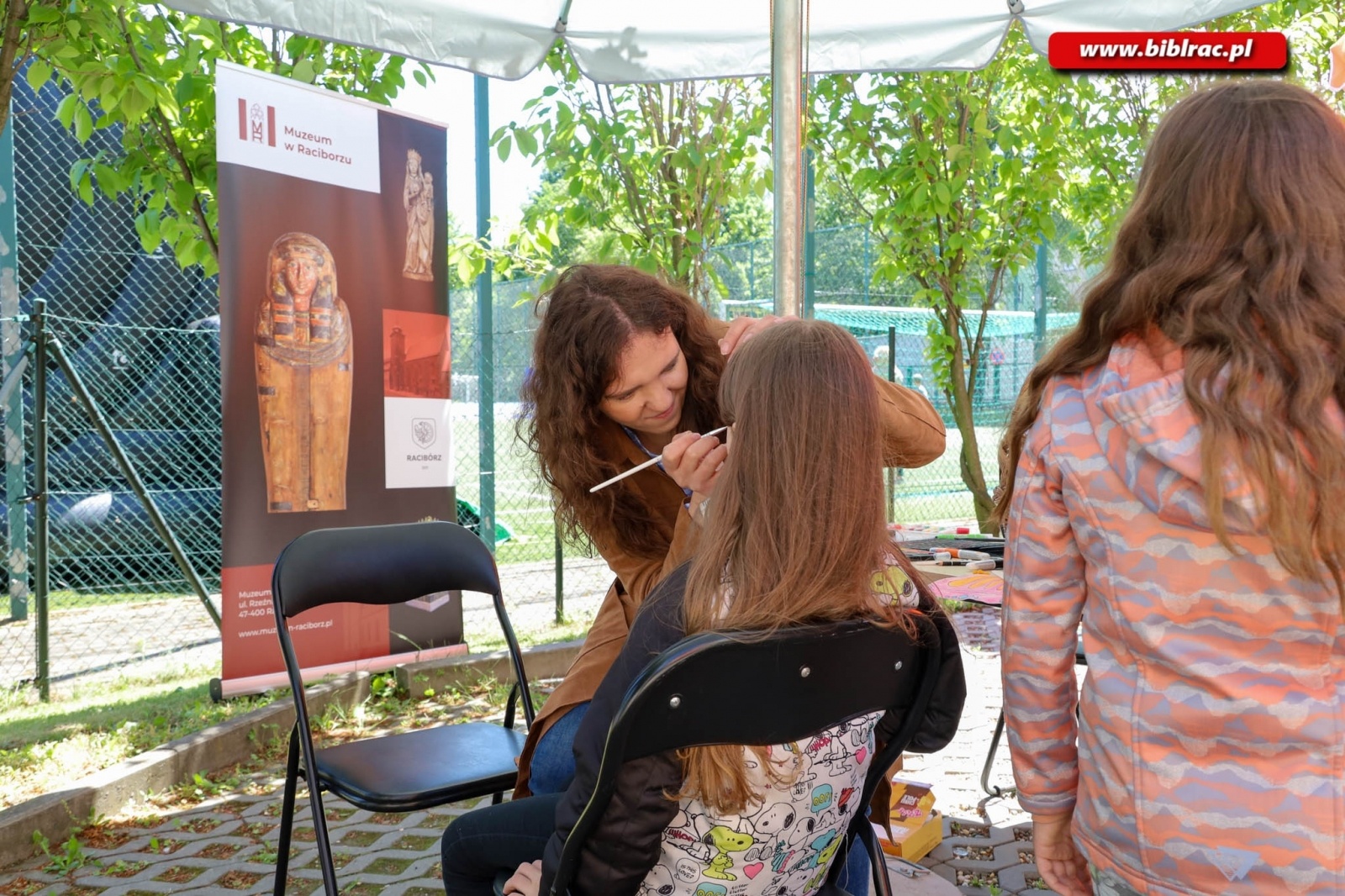 Zdjęcie w galerii na portalu naszraciborz.pl: Biblioteczny Dzień Dziecka z książką, piłką, historią i przyrodą wiadomości z regionu