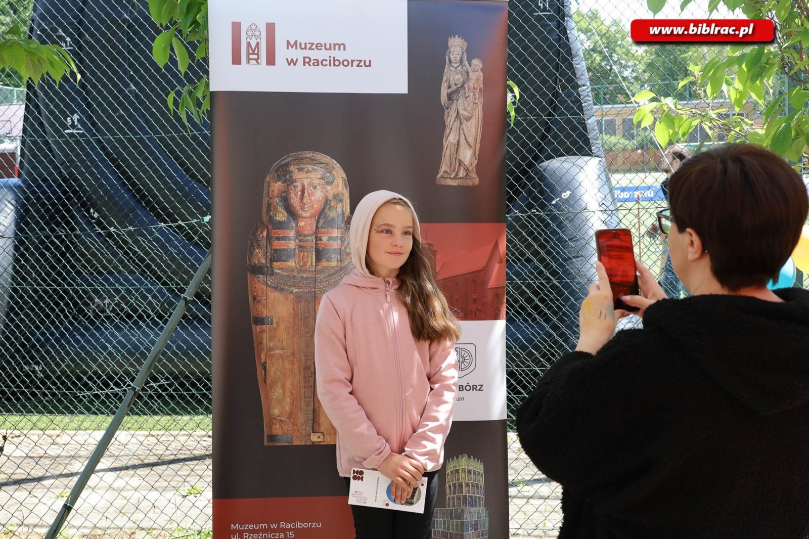 Zdjęcie w galerii na portalu naszraciborz.pl: Biblioteczny Dzień Dziecka z książką, piłką, historią i przyrodą wiadomości z regionu