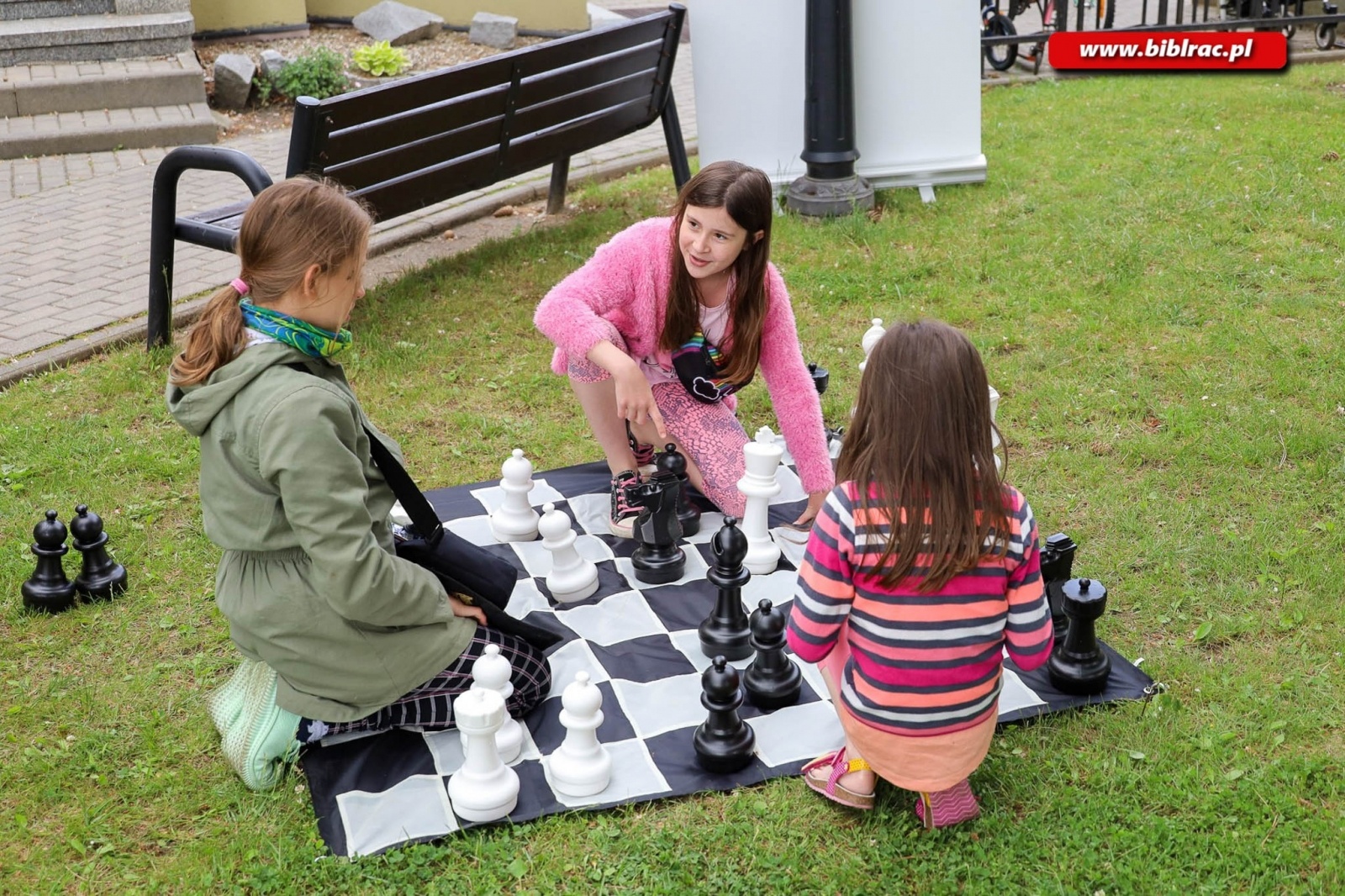 Zdjęcie w galerii na portalu naszraciborz.pl: Biblioteczny Dzień Dziecka z książką, piłką, historią i przyrodą wiadomości z regionu