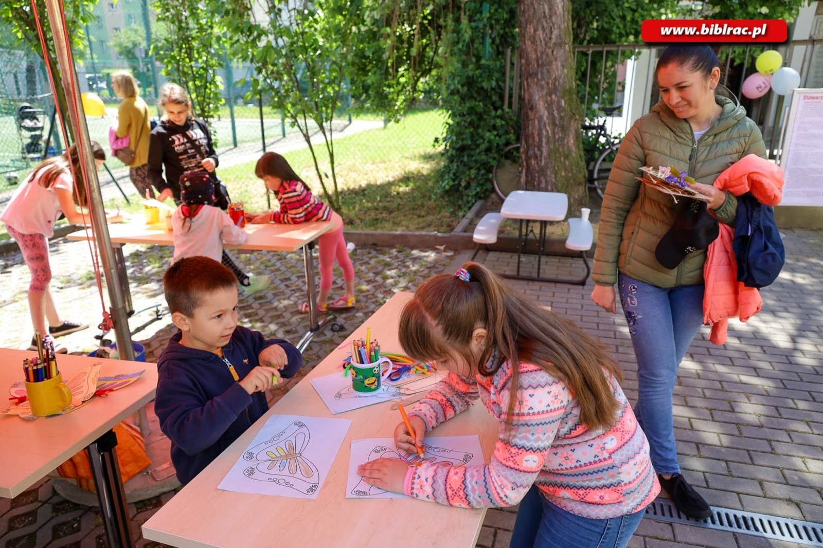 Zdjęcie w galerii na portalu naszraciborz.pl: Biblioteczny Dzień Dziecka z książką, piłką, historią i przyrodą wiadomości z regionu