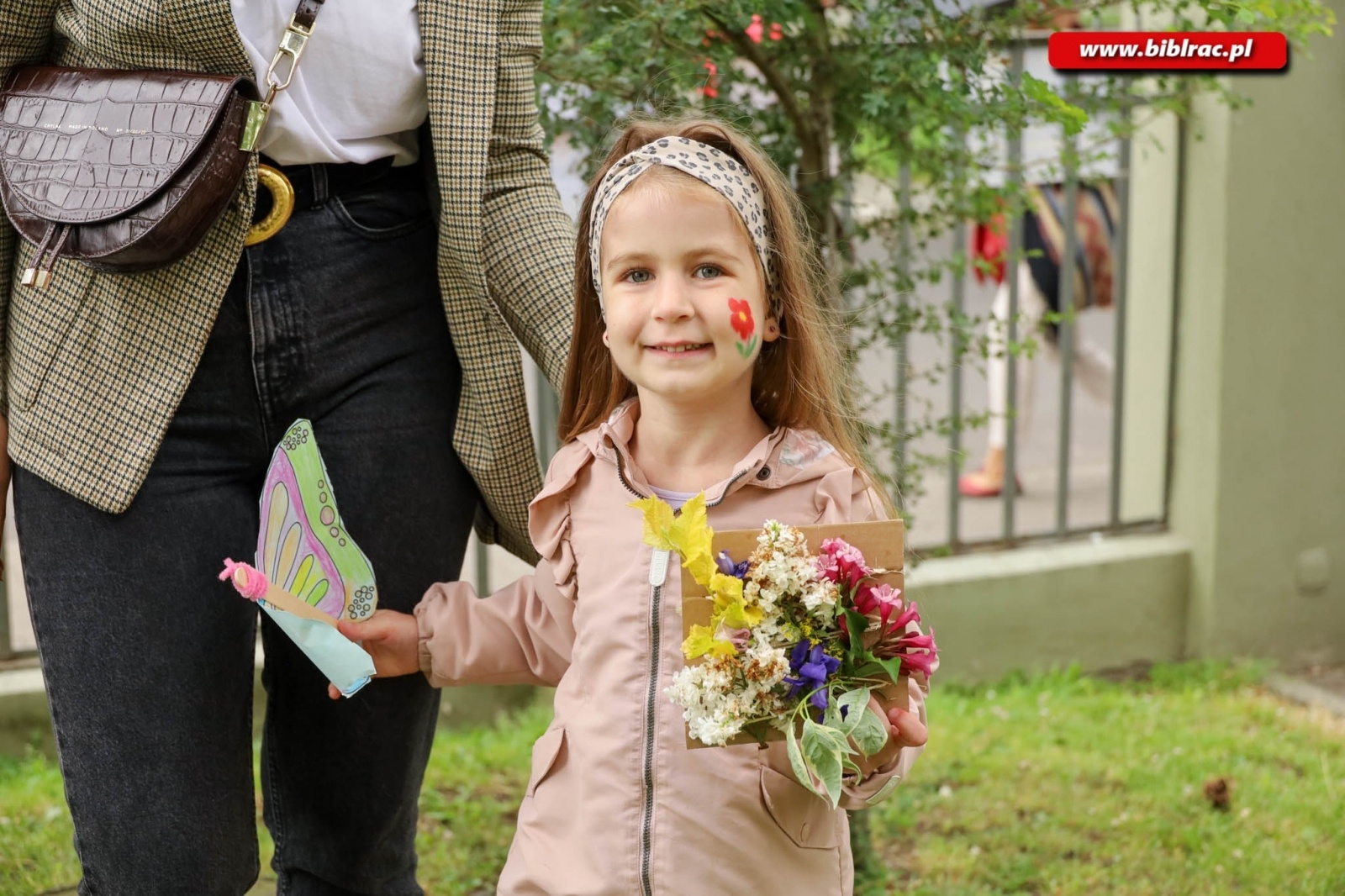 Zdjęcie w galerii na portalu naszraciborz.pl: Biblioteczny Dzień Dziecka z książką, piłką, historią i przyrodą wiadomości z regionu