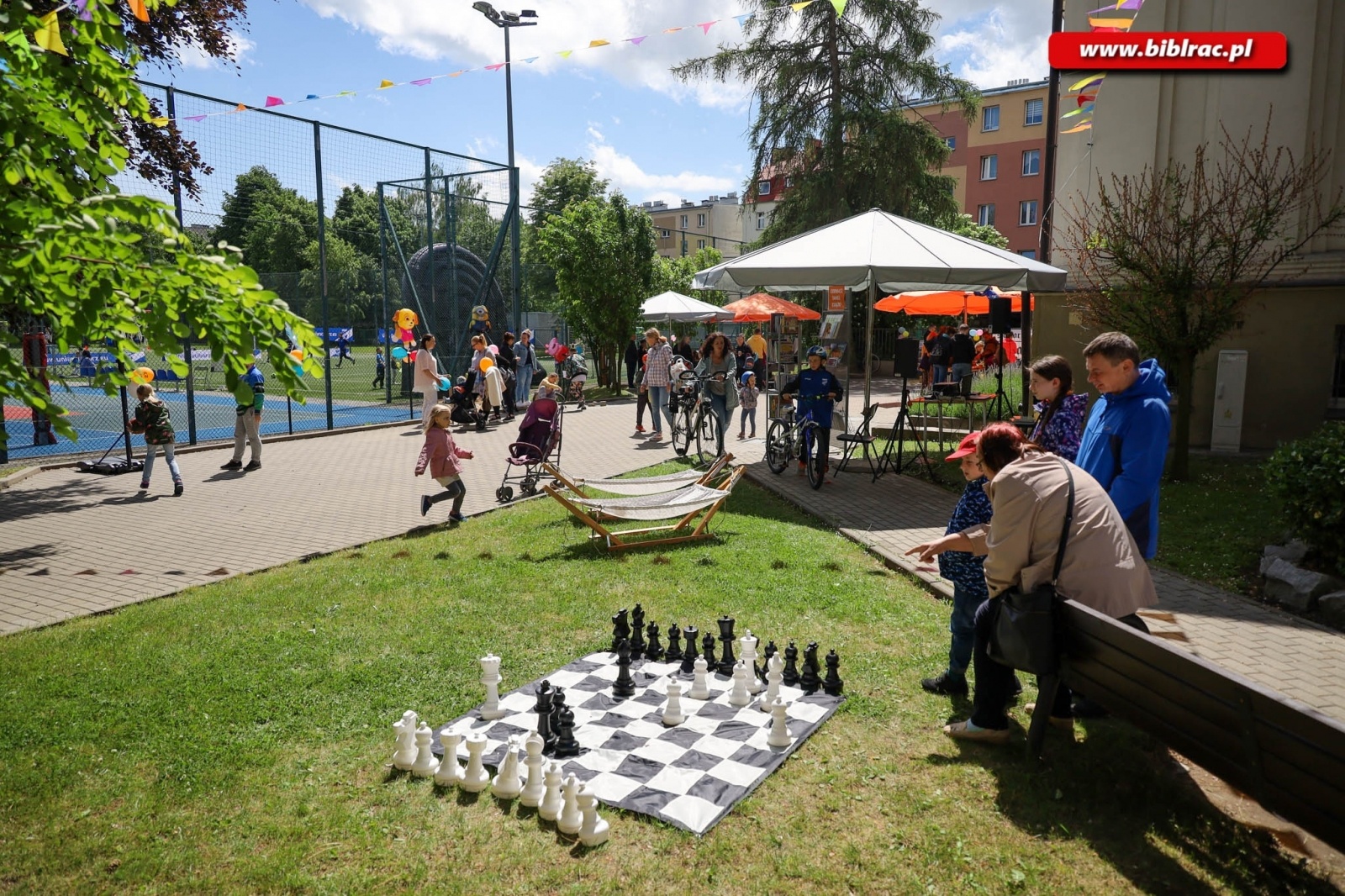 Zdjęcie w galerii na portalu naszraciborz.pl: Biblioteczny Dzień Dziecka z książką, piłką, historią i przyrodą wiadomości z regionu