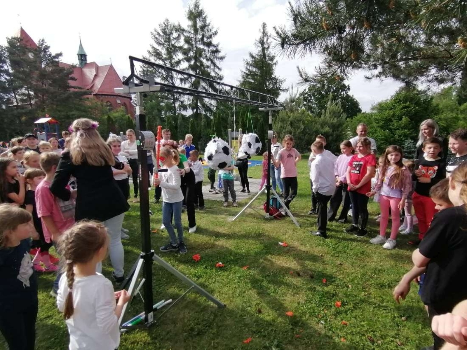 Zdjęcie w galerii na portalu naszraciborz.pl: Dzieci Dzieciom. Radosne świętowanie w Łubowicach wiadomości z regionu