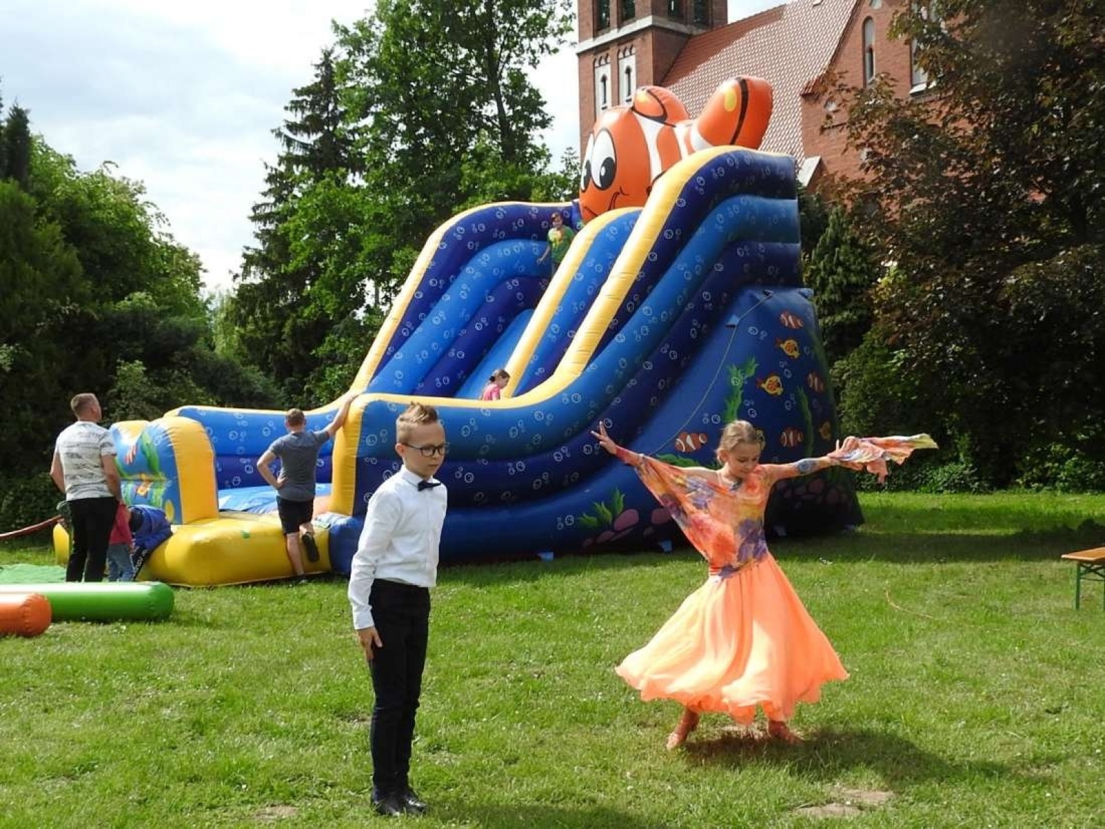 Zdjęcie w galerii na portalu naszraciborz.pl: Dzieci Dzieciom. Radosne świętowanie w Łubowicach wiadomości z regionu