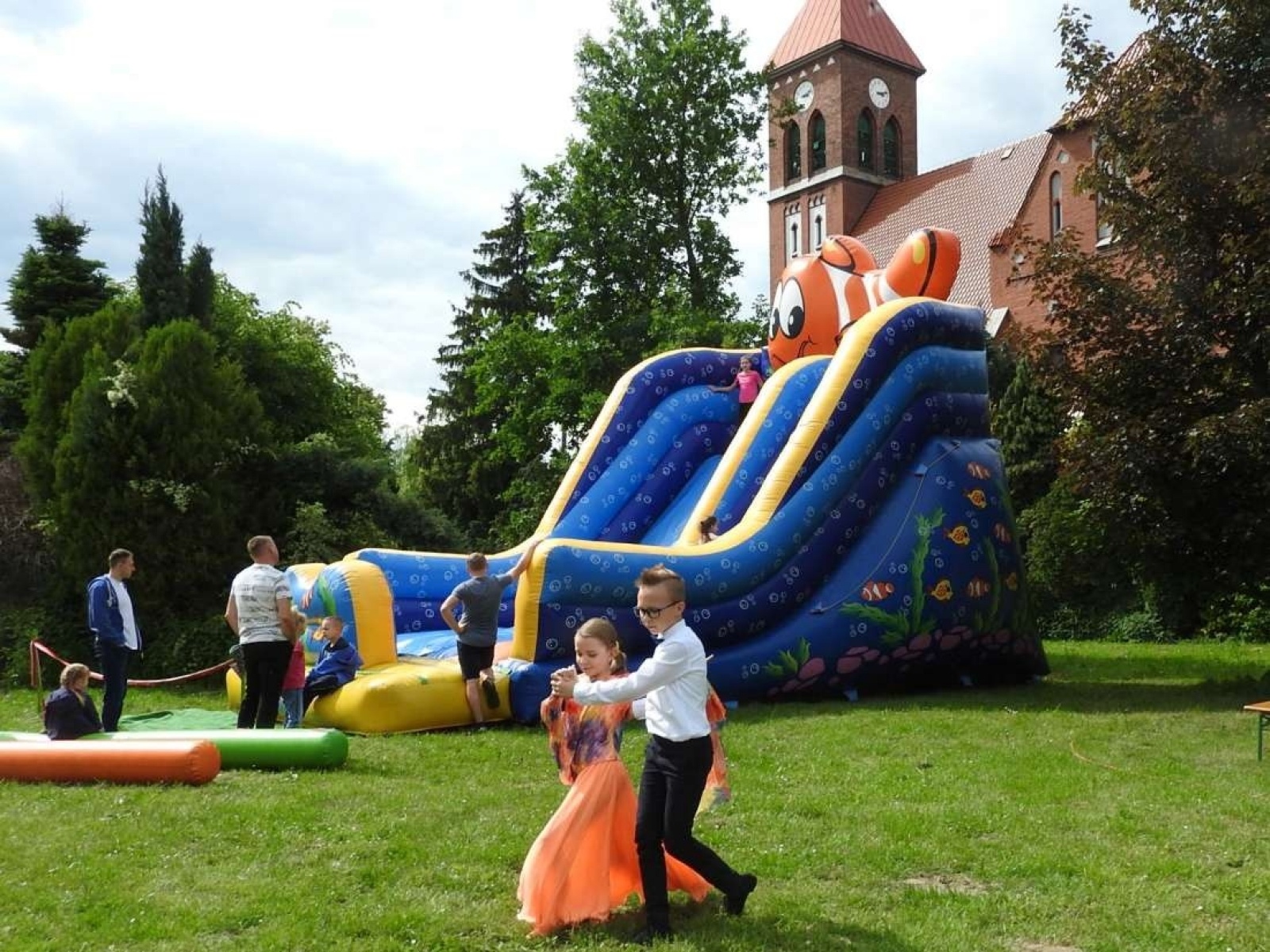 Zdjęcie w galerii na portalu naszraciborz.pl: Dzieci Dzieciom. Radosne świętowanie w Łubowicach wiadomości z regionu