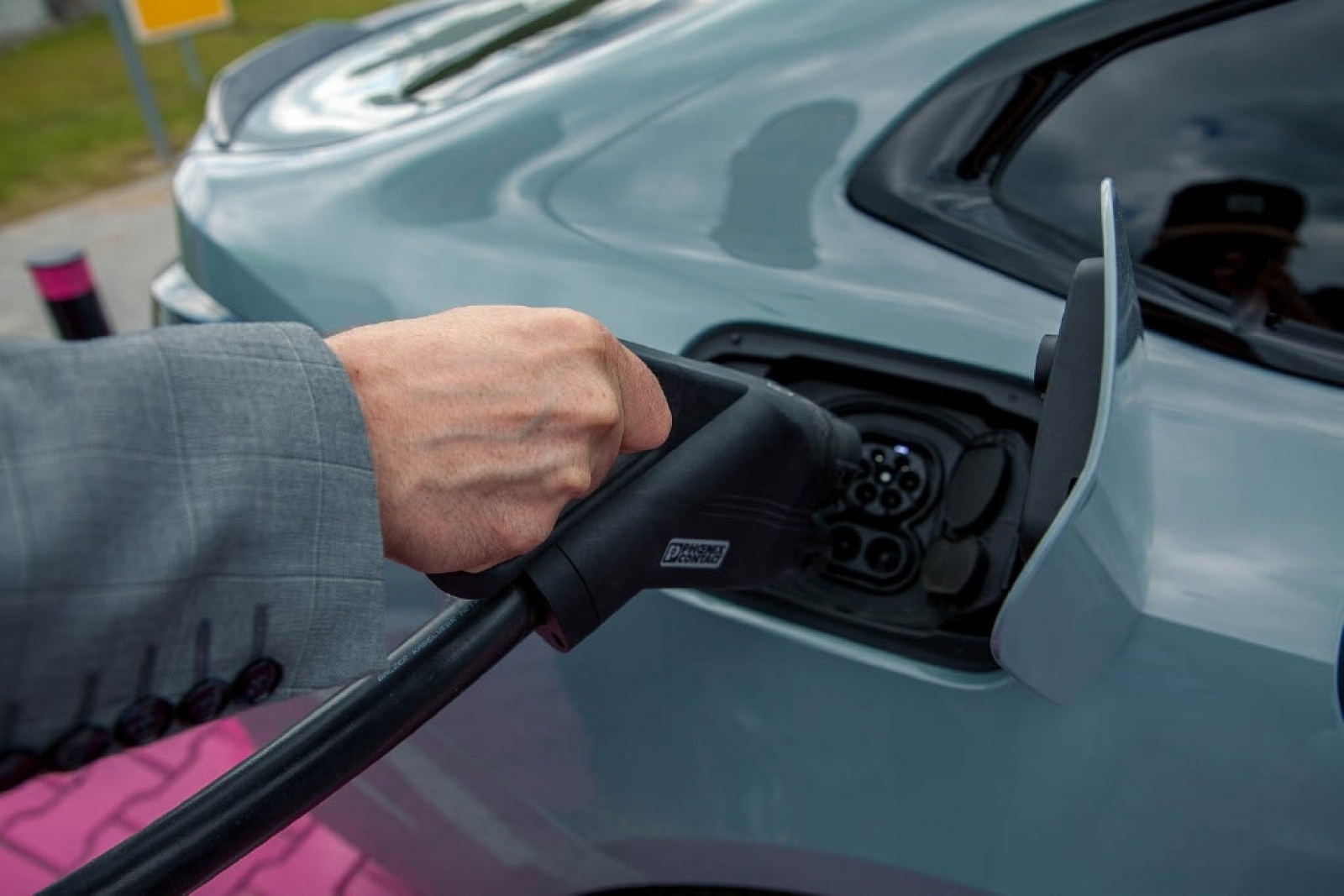 Zdjęcie w galerii na portalu naszraciborz.pl: Siemens uruchomił w naszym regionie pierwszą stację ultraszybkiego ładowania w sieci publicznej wiadomości z regionu