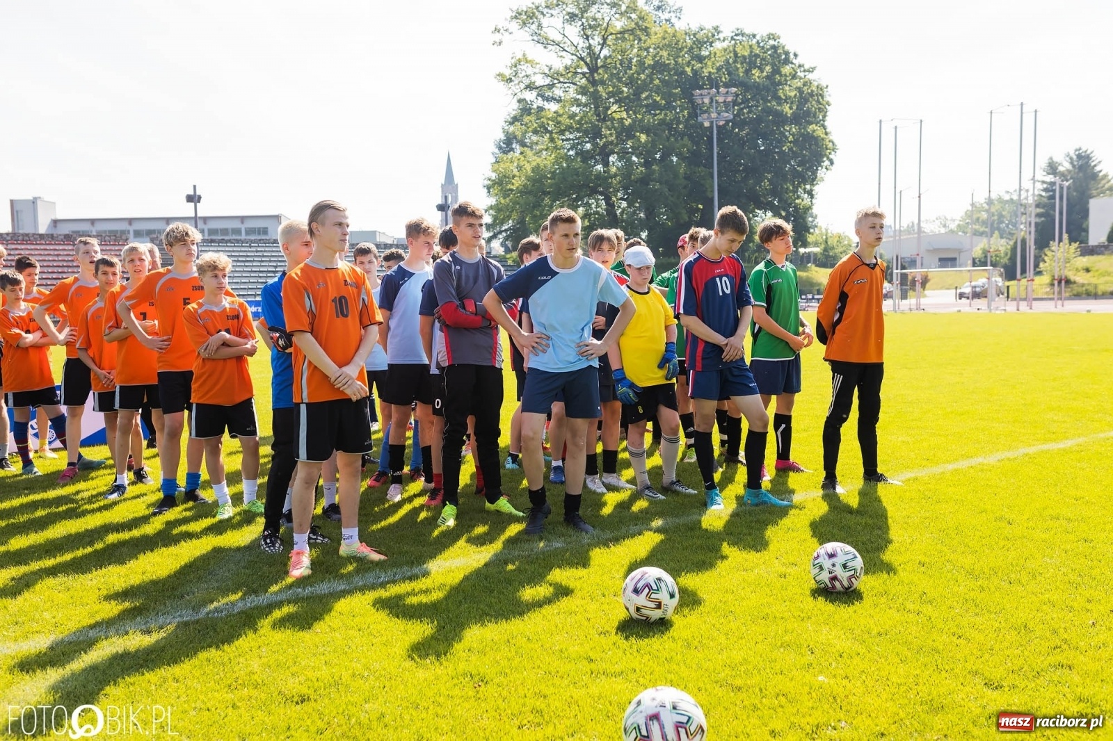 Zdjęcie w galerii na portalu naszraciborz.pl: Ósmoklasiści w walce o puchar dyrektora ZSOMS [FOTO] wiadomości z regionu