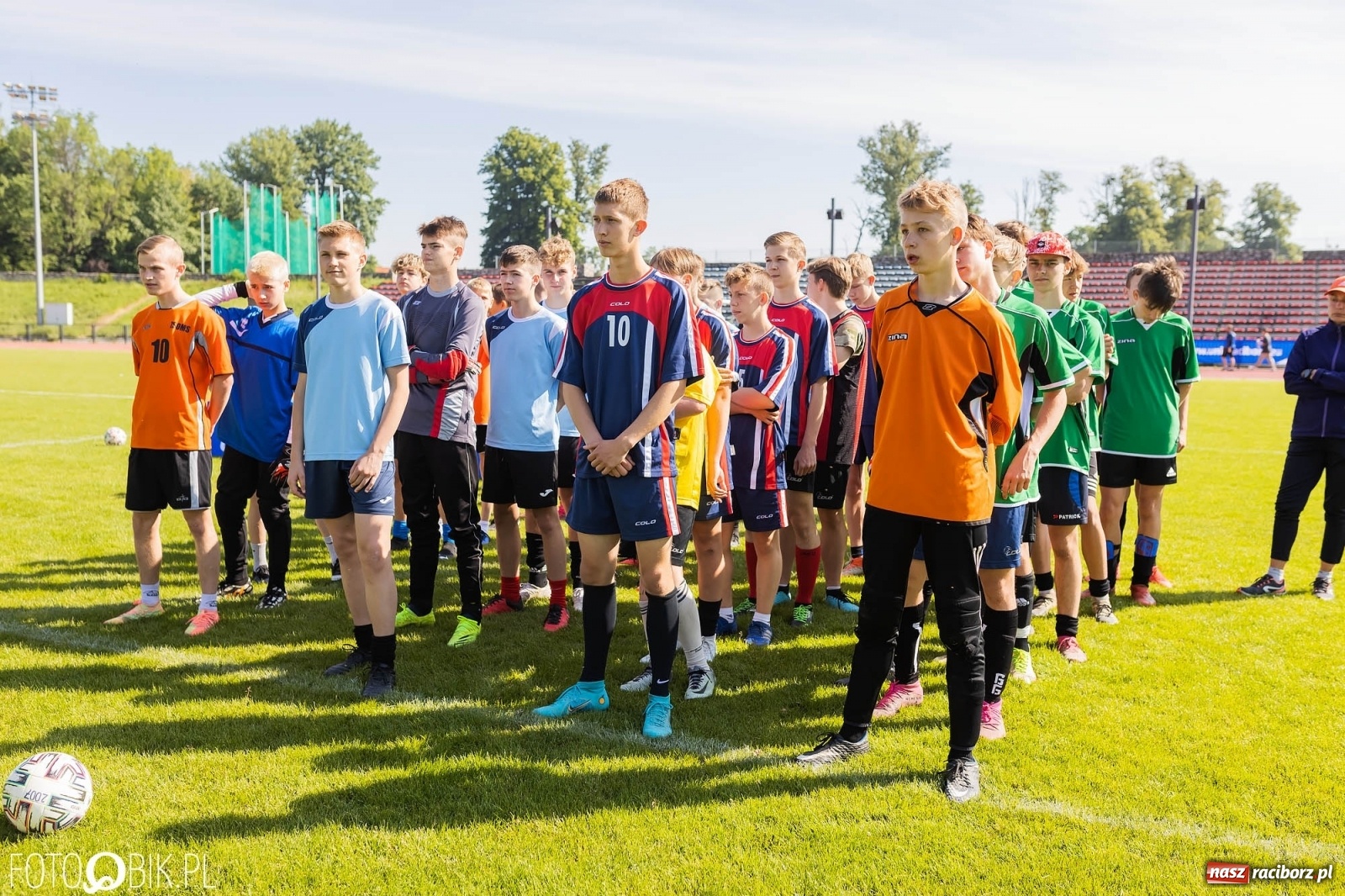 Zdjęcie w galerii na portalu naszraciborz.pl: Ósmoklasiści w walce o puchar dyrektora ZSOMS [FOTO] wiadomości z regionu