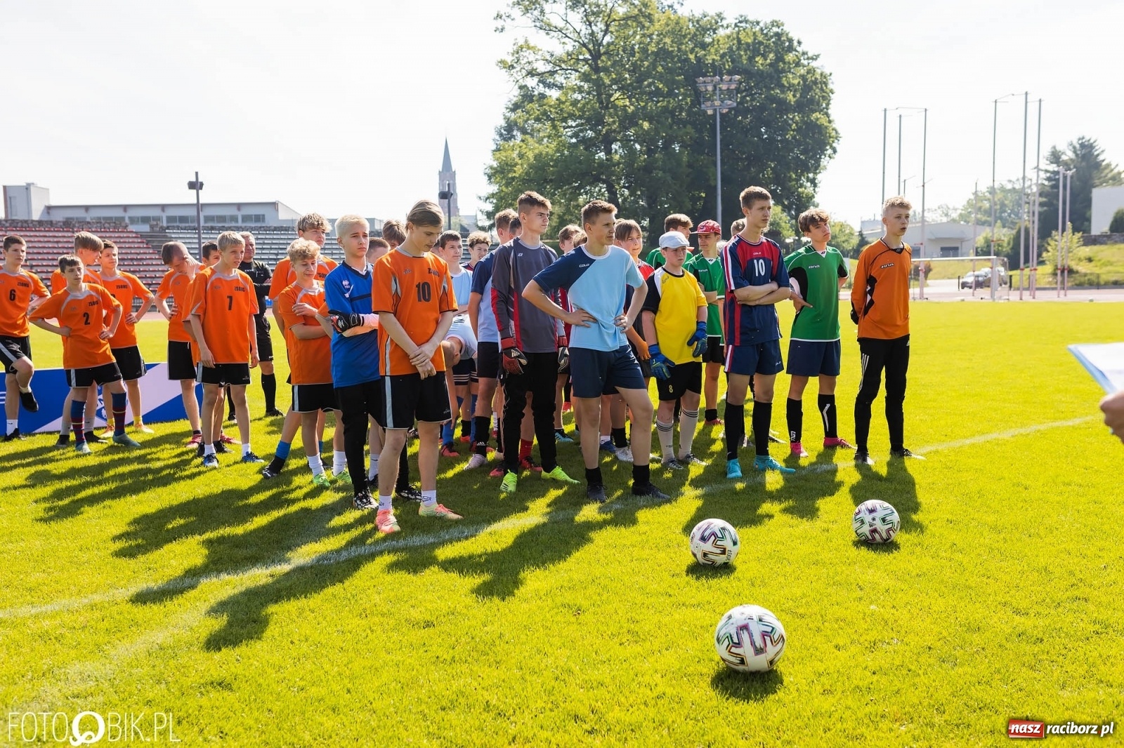 Zdjęcie w galerii na portalu naszraciborz.pl: Ósmoklasiści w walce o puchar dyrektora ZSOMS [FOTO] wiadomości z regionu