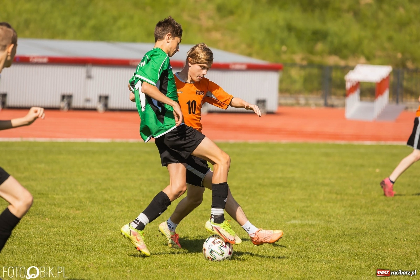 Zdjęcie w galerii na portalu naszraciborz.pl: Ósmoklasiści w walce o puchar dyrektora ZSOMS [FOTO] wiadomości z regionu
