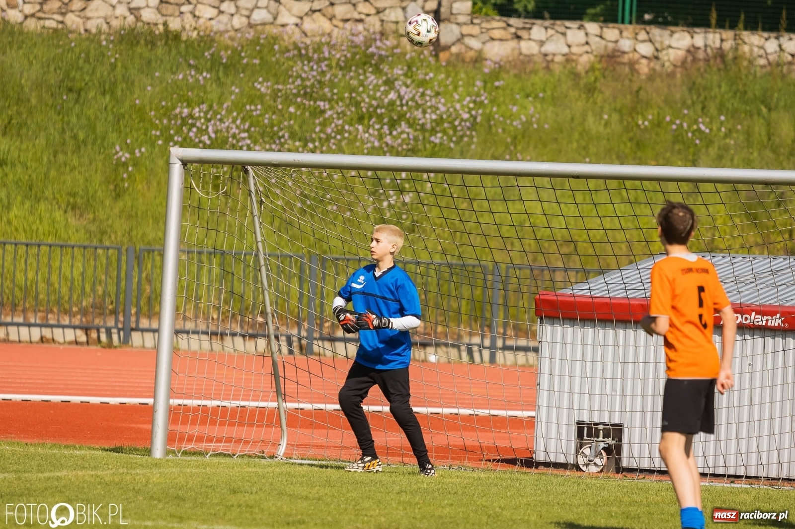 Zdjęcie w galerii na portalu naszraciborz.pl: Ósmoklasiści w walce o puchar dyrektora ZSOMS [FOTO] wiadomości z regionu