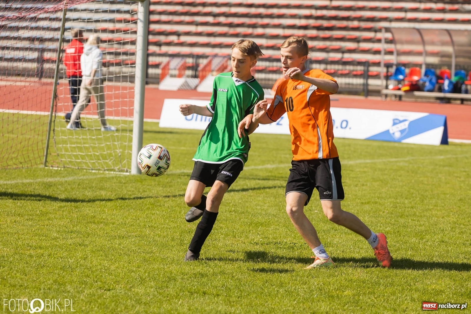 Zdjęcie w galerii na portalu naszraciborz.pl: Ósmoklasiści w walce o puchar dyrektora ZSOMS [FOTO] wiadomości z regionu