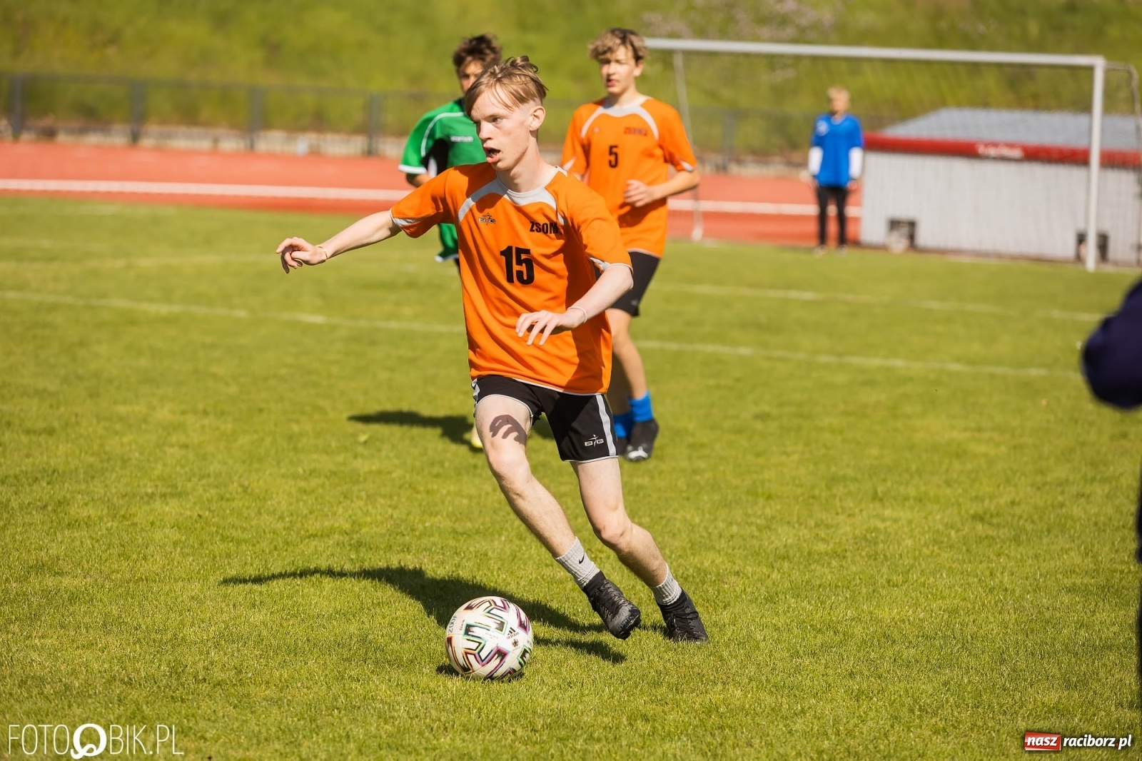 Zdjęcie w galerii na portalu naszraciborz.pl: Ósmoklasiści w walce o puchar dyrektora ZSOMS [FOTO] wiadomości z regionu