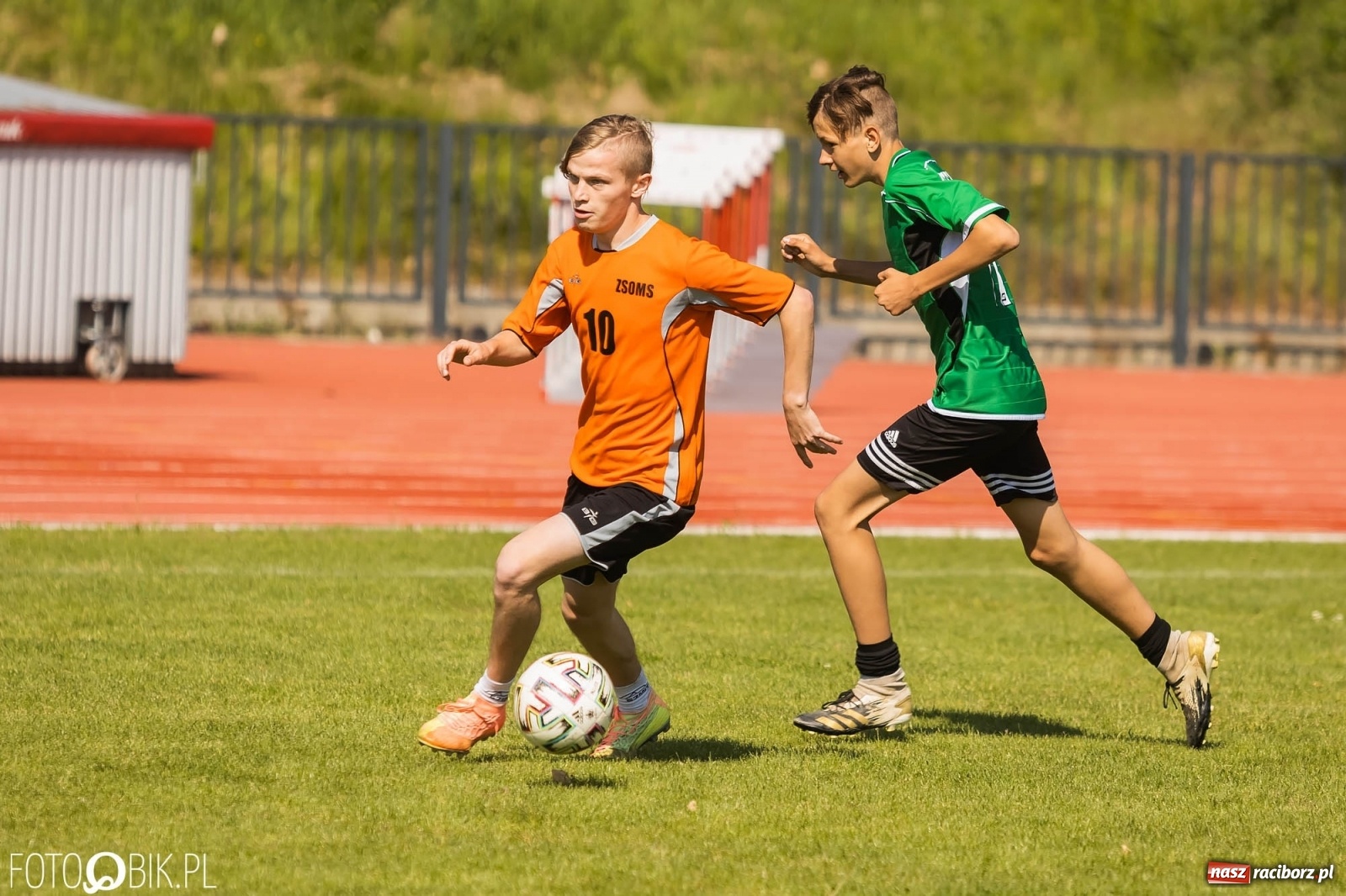Zdjęcie w galerii na portalu naszraciborz.pl: Ósmoklasiści w walce o puchar dyrektora ZSOMS [FOTO] wiadomości z regionu