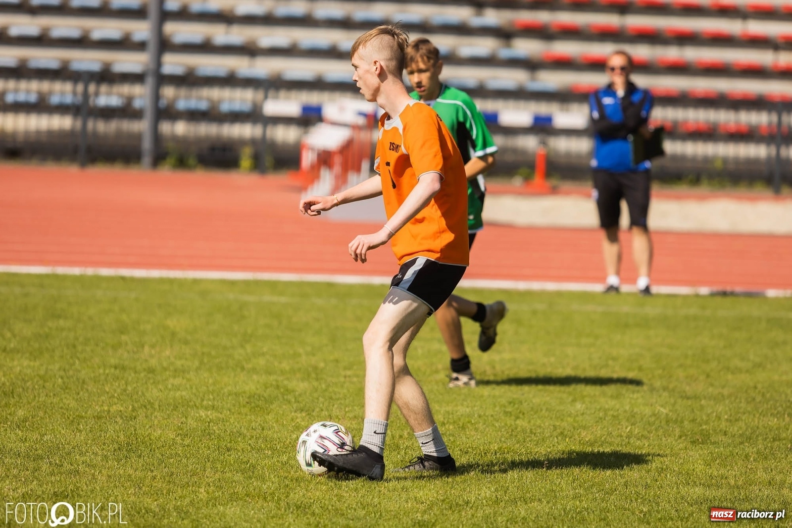 Zdjęcie w galerii na portalu naszraciborz.pl: Ósmoklasiści w walce o puchar dyrektora ZSOMS [FOTO] wiadomości z regionu