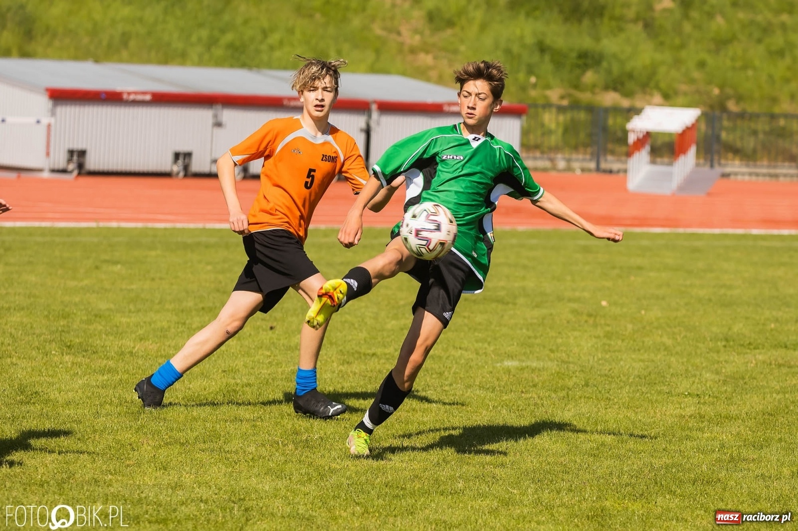 Zdjęcie w galerii na portalu naszraciborz.pl: Ósmoklasiści w walce o puchar dyrektora ZSOMS [FOTO] wiadomości z regionu